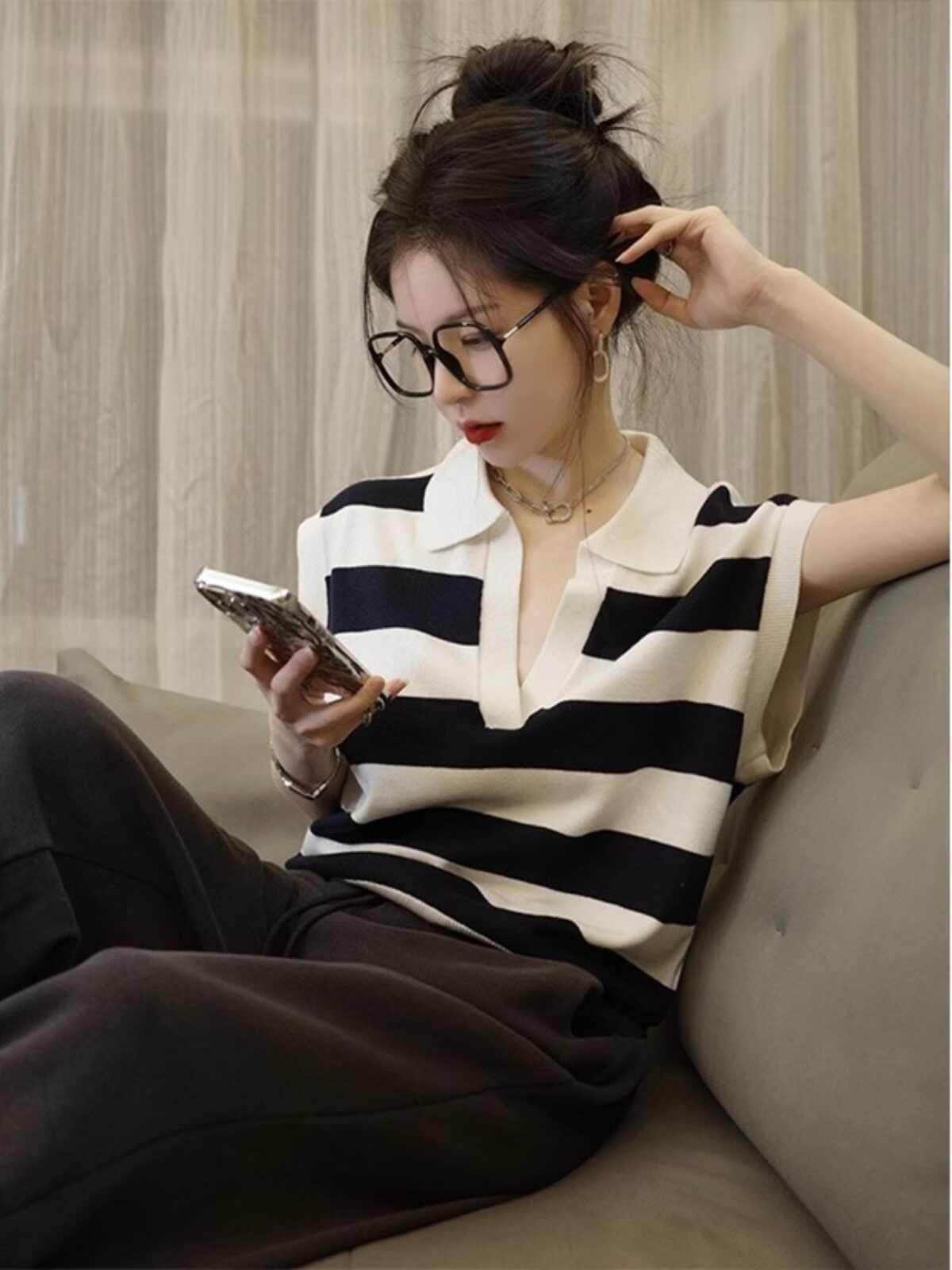 흑백 줄무늬 POLO 칼라 니트 반팔 티셔츠 여성 여름 디자인 센스 작은 대중 루즈핏 V넥 얼음 실크 민소매 맨위