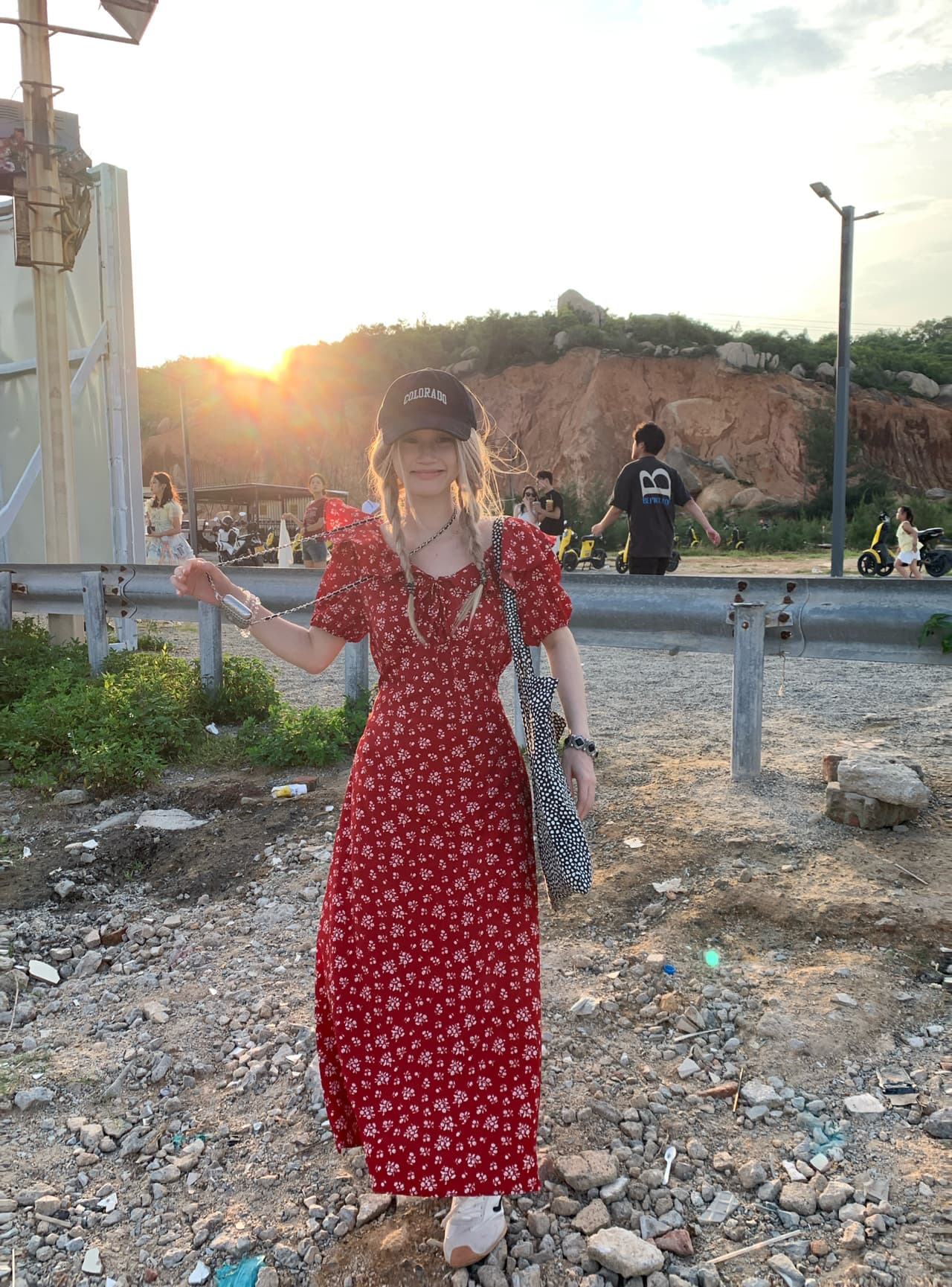 빅 사이즈 품격 숙녀 해변가 여행 휴가 바람 프릴 빨간색 꽃무늬 드레스 디스플레이 화이트 거품 소매 롱 스커트 상세 이미지 8