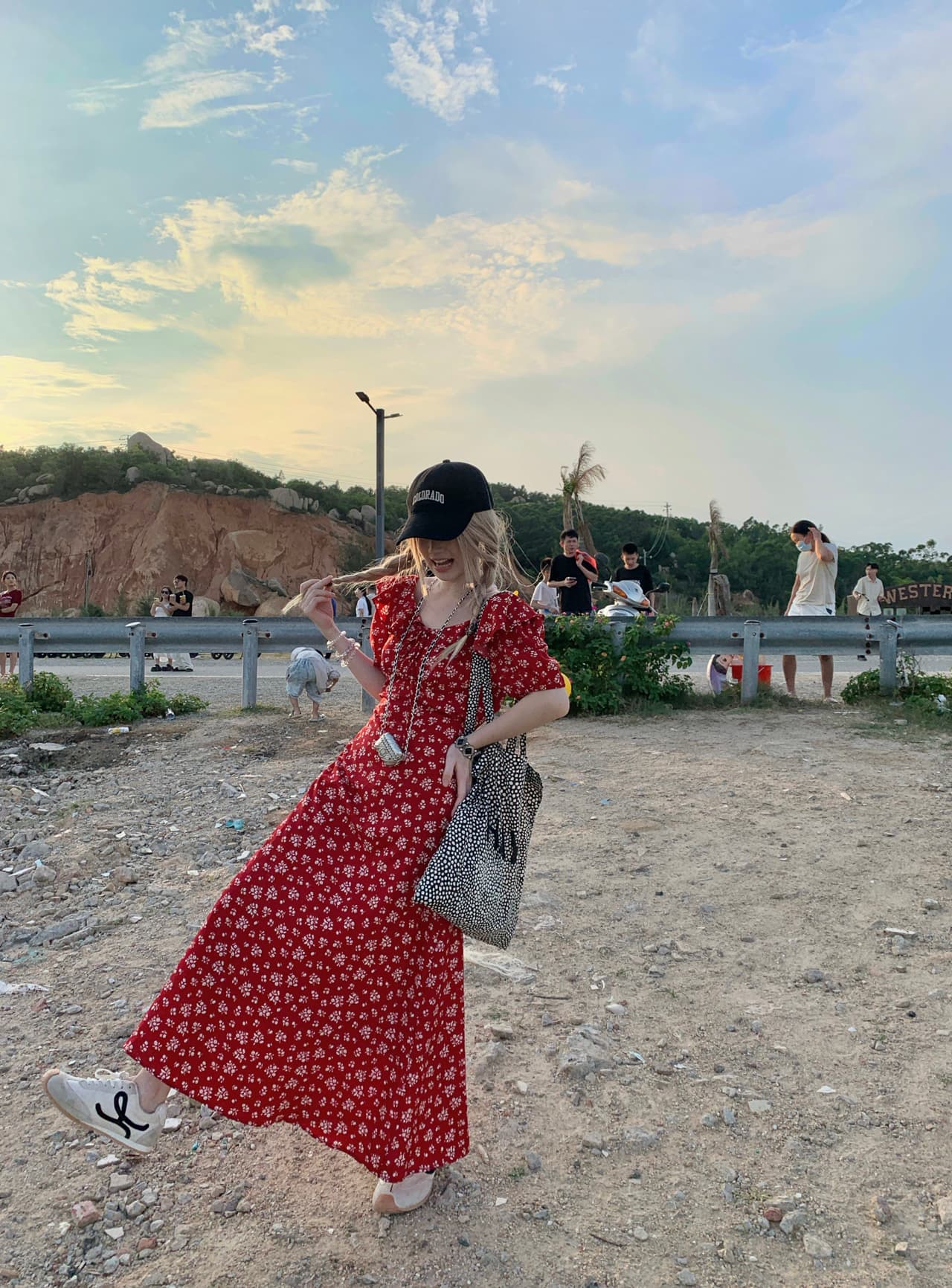 빅 사이즈 품격 숙녀 해변가 여행 휴가 바람 프릴 빨간색 꽃무늬 드레스 디스플레이 화이트 거품 소매 롱 스커트 상세 이미지 9