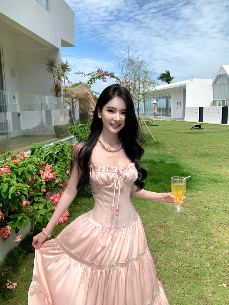 핑크색 섬 휴가 바람 새틴 펌프 Pleat 레이스업 튜브탑 슬립 여성 드레스 여름 홀로우 아웃 패치워크 길다 치마 상세 이미지 4