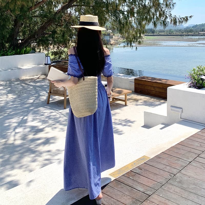 프랑스식 블루 체크무늬 오프숄더 여성 드레스 여름 허리 수축 슬림해 보이는 해변가 휴가 바람 보트넥 자수 롱 스커트 이미지 4