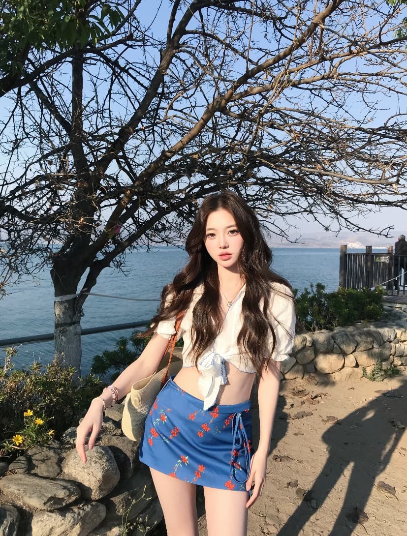 달콤한 매운맛 해변가 여행 세트 홀로우 아웃 레이스업 짧은 맨위 파란색 꽃무늬 타이트 스커트 미니 스커트 휴가 투피스 세트 상세 이미지 9