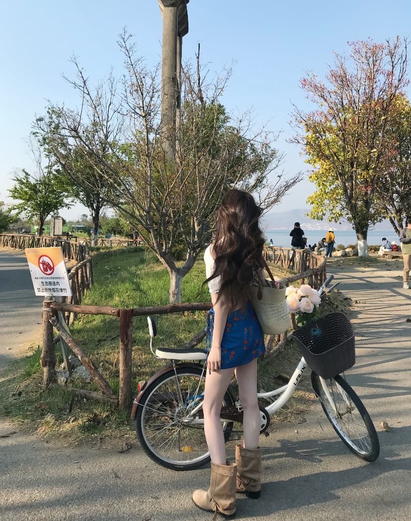 달콤한 매운맛 해변가 여행 세트 홀로우 아웃 레이스업 짧은 맨위 파란색 꽃무늬 타이트 스커트 미니 스커트 휴가 투피스 세트 상세 이미지 10