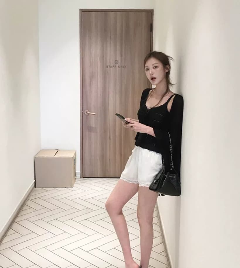 있음 선적 한국 ins 패션 레이스업 빅 브이 넥 패턴 짜임 니트 캐미솔 상세 이미지 19