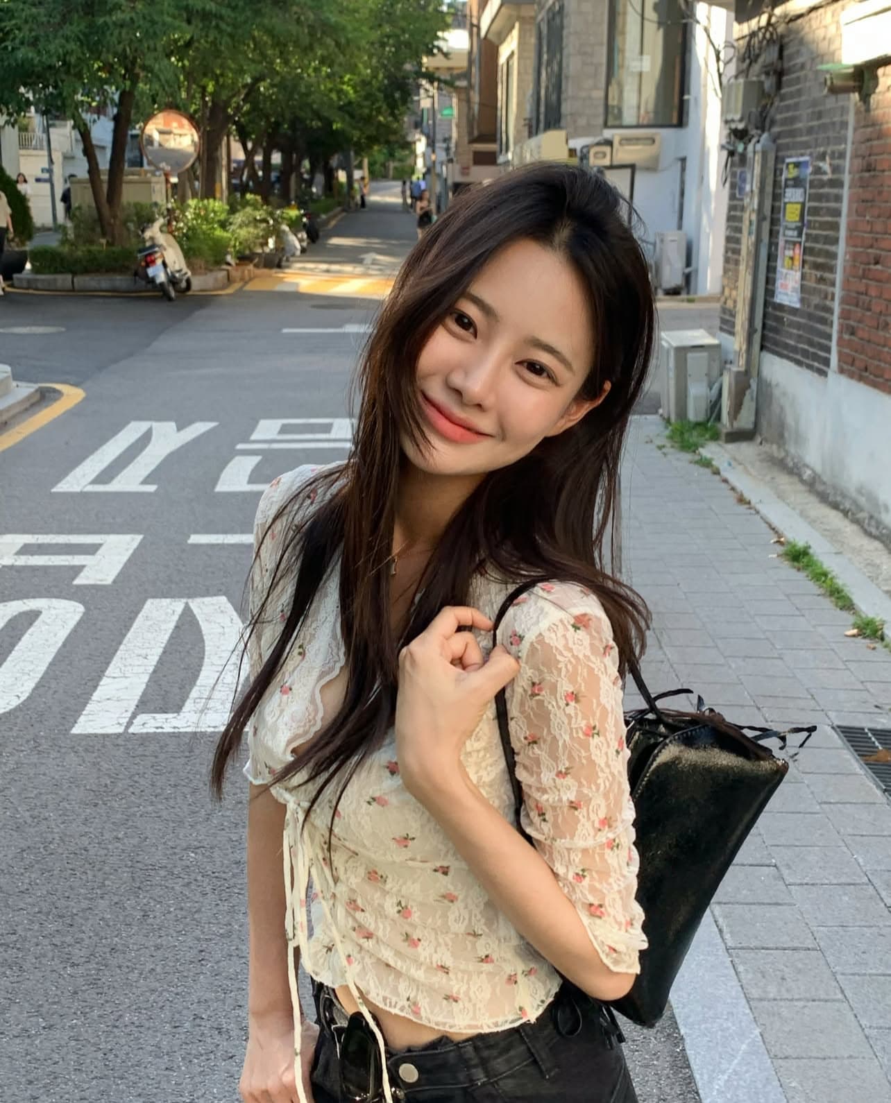 있음 선적 한국 ins 레이스 레이스 패치워크 V넥 꽃무늬 스트랩 중간 소매 맨위 상세 이미지 2