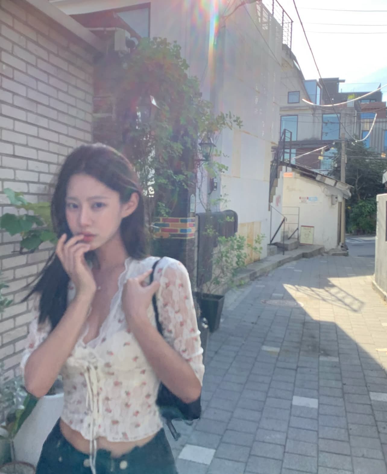 있음 선적 한국 ins 레이스 레이스 패치워크 V넥 꽃무늬 스트랩 중간 소매 맨위 상세 이미지 6