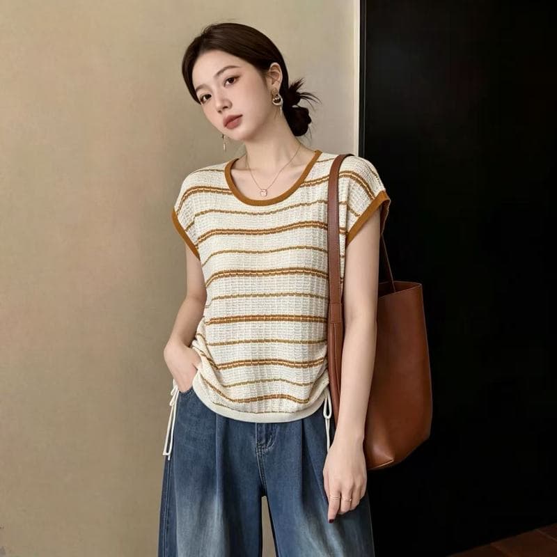 실사 스트라이프 펌프 Pleat 홀로우 아웃 라운드 넥 니트 반팔 티셔츠 여성 여름 새로운 디자인 센스 펌프 로프 슬림해 보이는 맨위 상세 이미지 2