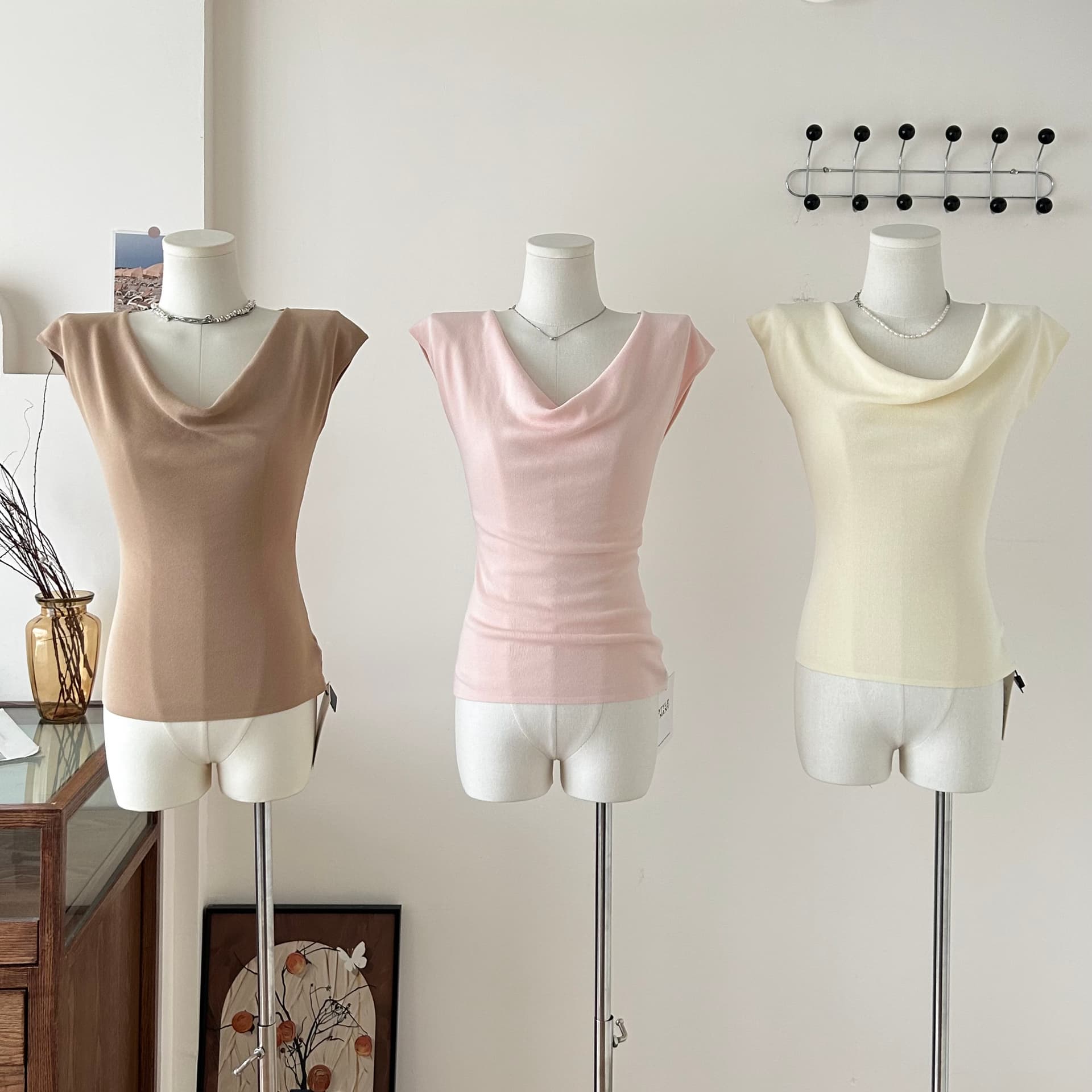 madofit Madou silk Jiaojiao 여자 친구 입소문 실크 주간 실크 우아함 흔들다 칼라 작은 날다 소매 맨위 상세 이미지 1