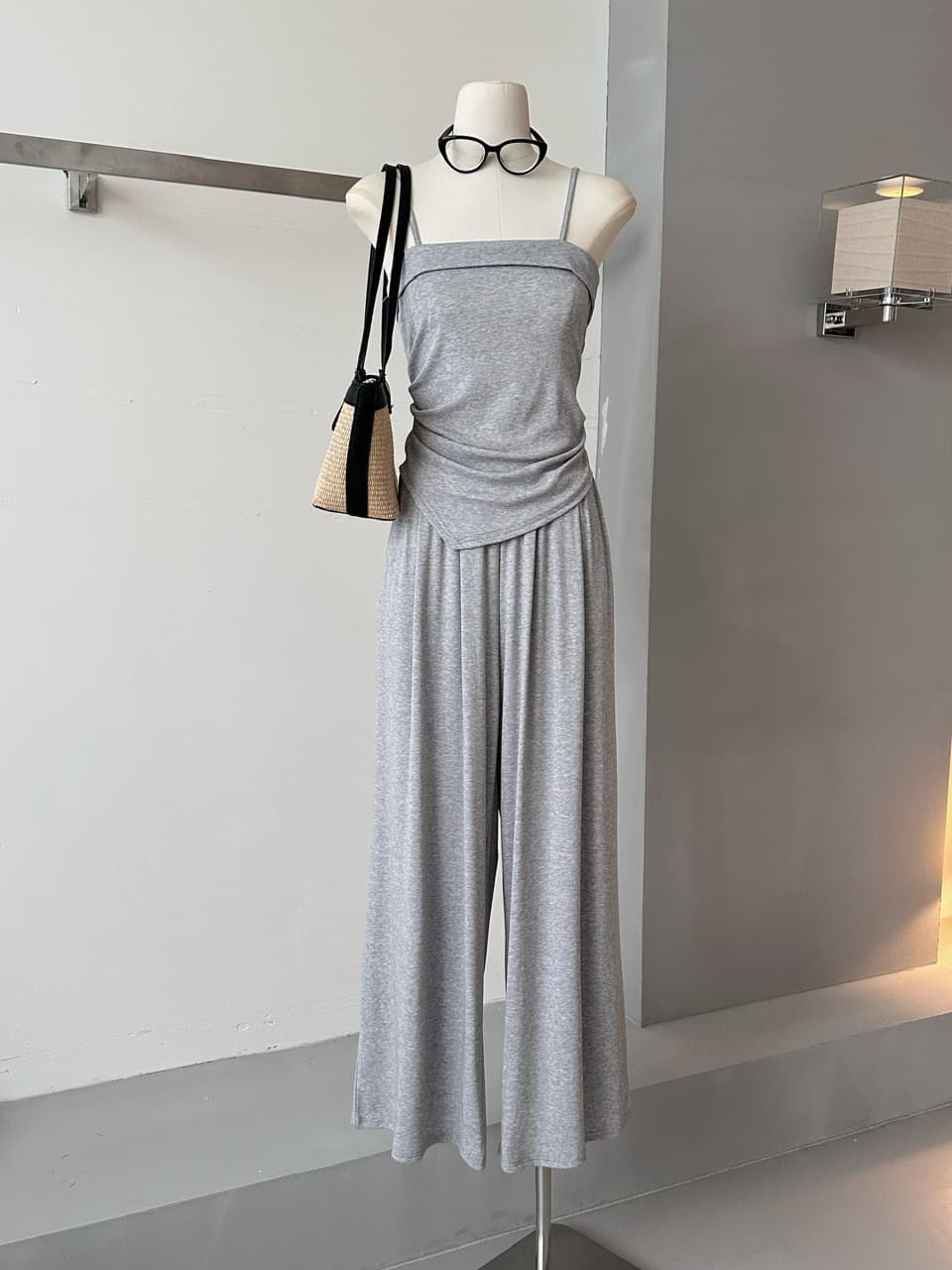 느긋한 바람 주간 실크 세트 여성 2026 여름 자외선 차단 슬립 오픈 가디건 하이웨이스트 와이드 레그 팬츠 슬림해 보이는 품격 3종 세트 상세 이미지 7