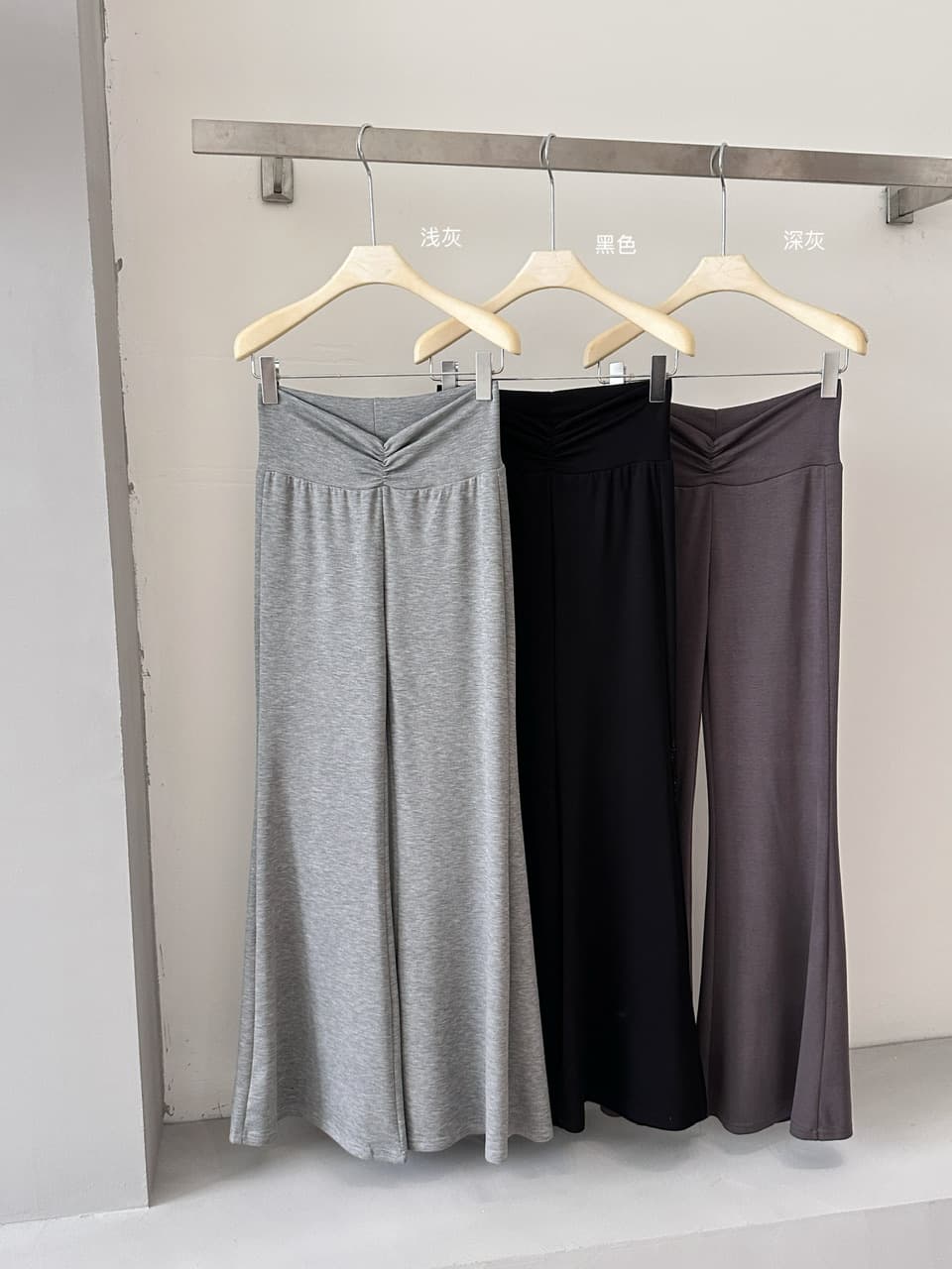 진짜 착용 지배 펌프 Pleat v 허리 긴 바지 느긋한 도루 센스 요가 부츠컷 캐주얼 바지 여성 상세 이미지 4