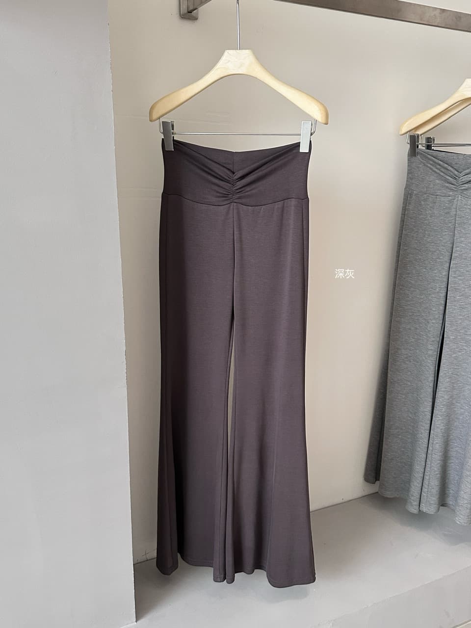진짜 착용 지배 펌프 Pleat v 허리 긴 바지 느긋한 도루 센스 요가 부츠컷 캐주얼 바지 여성 상세 이미지 8