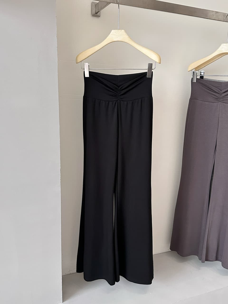 진짜 착용 지배 펌프 Pleat v 허리 긴 바지 느긋한 도루 센스 요가 부츠컷 캐주얼 바지 여성 상세 이미지 9