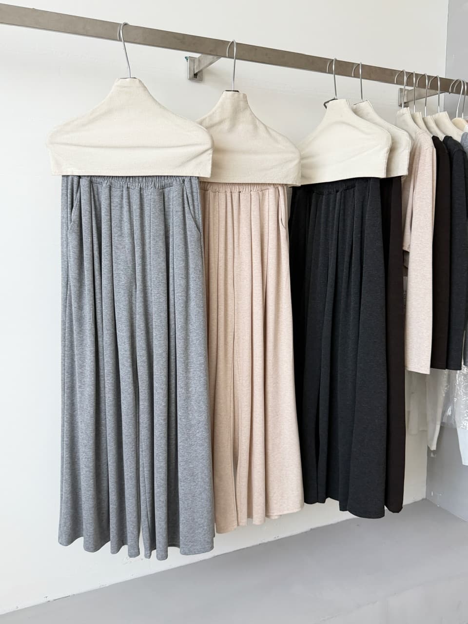이른 가을 전체 집합 착용 가져 가라. 느긋한 바람 오픈 가디건 행침 벨트 가슴 패드 와이드 레그 팬츠 벨트 사피스 세트 로드 중 여성 26 슬림해 보이는 상세 이미지 6