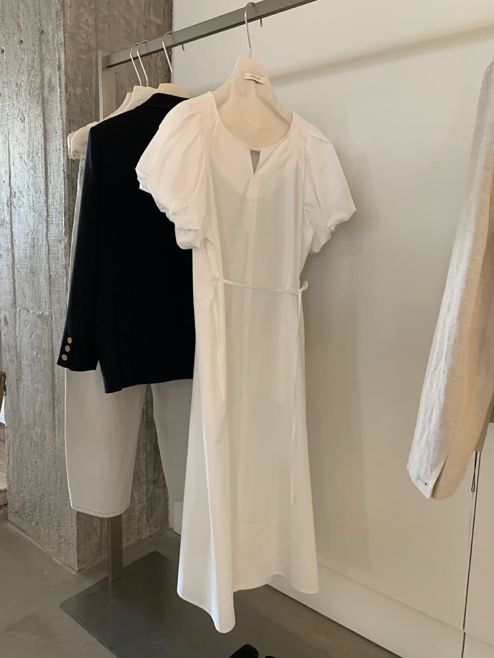 재고 있음 프랑스식 라운드 넥 거품 소매 여성 드레스 여름 2025 새로운 차 휴식 루즈핏 슬림해 보이는 품격 롱 스커트 상세 이미지 4