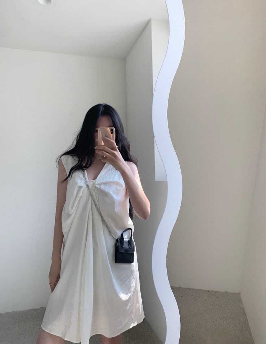 재고 있음 한국 스타일 루즈핏 슬림해 보이는 비틀림 V넥 풀오버 전후 둘 착용 조끼 원피스 상세 이미지 1