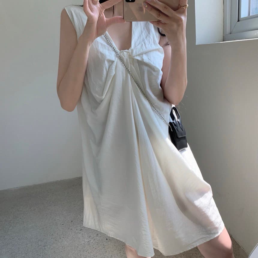 재고 있음 한국 스타일 루즈핏 슬림해 보이는 비틀림 V넥 풀오버 전후 둘 착용 조끼 원피스 상세 이미지 4