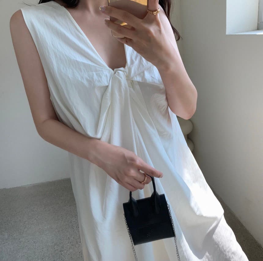 재고 있음 한국 스타일 루즈핏 슬림해 보이는 비틀림 V넥 풀오버 전후 둘 착용 조끼 원피스 상세 이미지 6