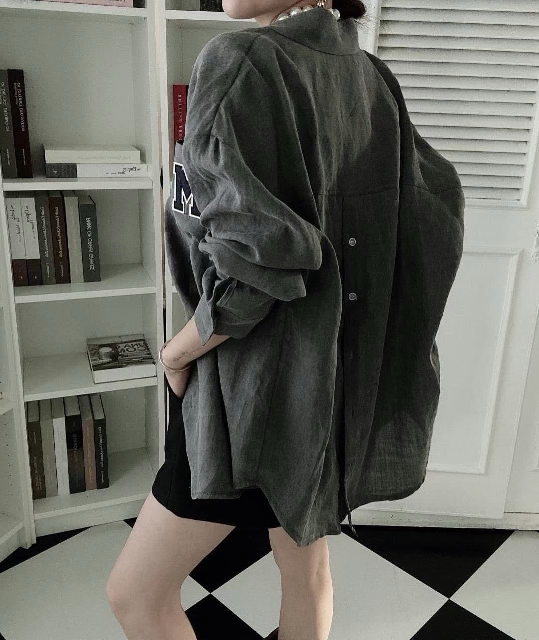 재고 있음 한국 ins 품격 루즈핏 다용도 알파벳 패치 셔츠 상세 이미지 10