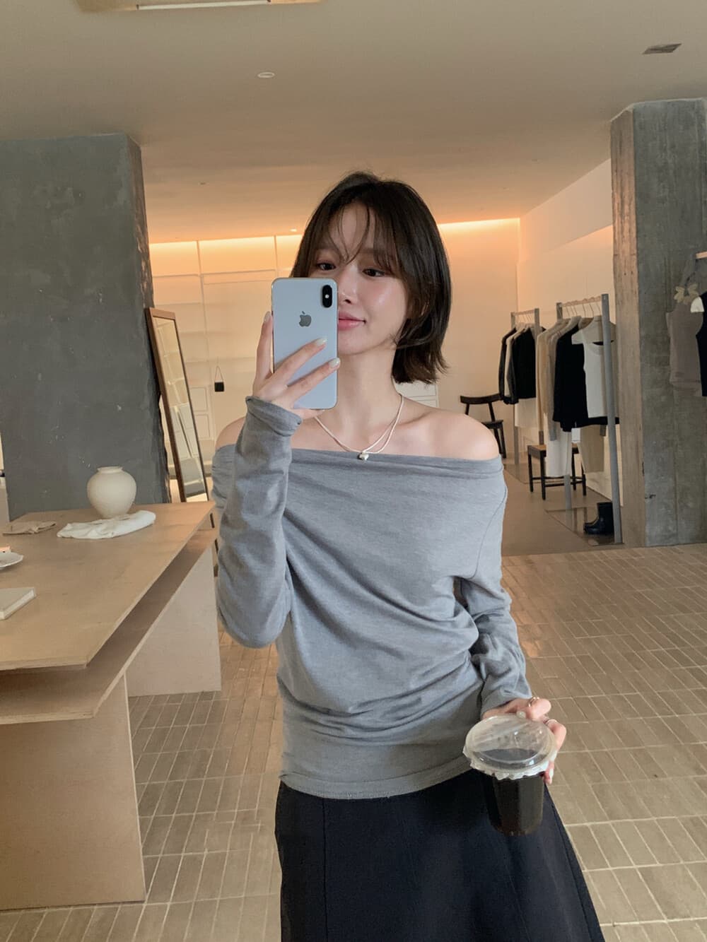 재고 있음 미니멀리즘 한 부서 품격 비스듬한 어깨 둘 착용 슬림해 보이는 긴팔 티셔츠 상세 이미지 7