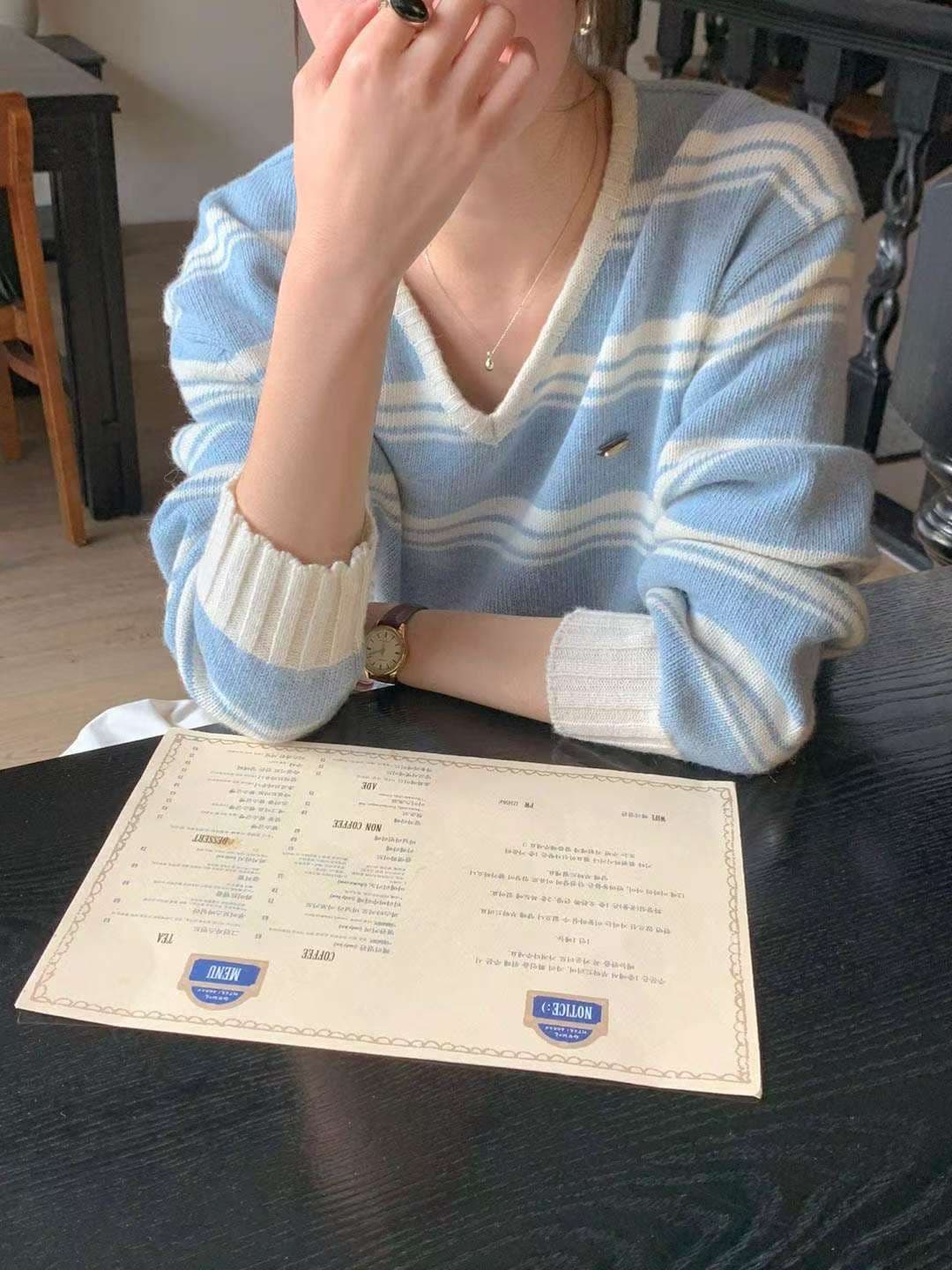 있음 물품 한국 동대문 품격 다용도 배색 스트라이프 V넥 니트 기본 셔츠 스웨터 여성 셔츠 트렌디 상세 이미지 29