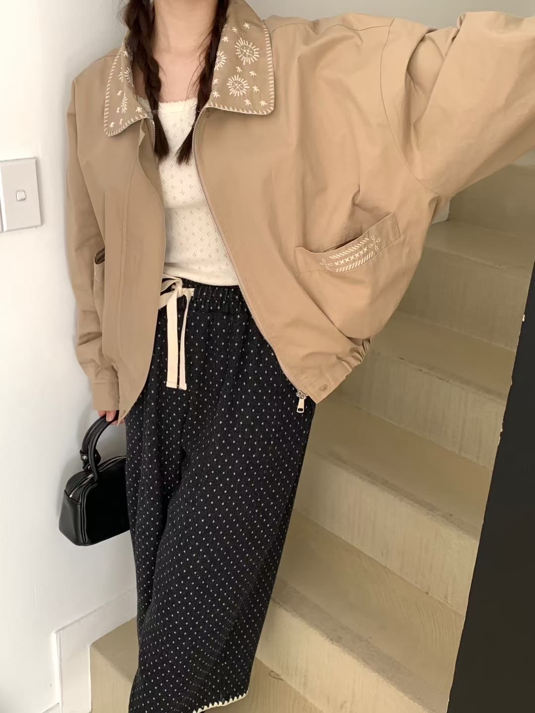 있음 물품 한국 동대문 2025 가을 다용도 자수 꽃 폴로 칼라 재킷 재킷 이미지 2