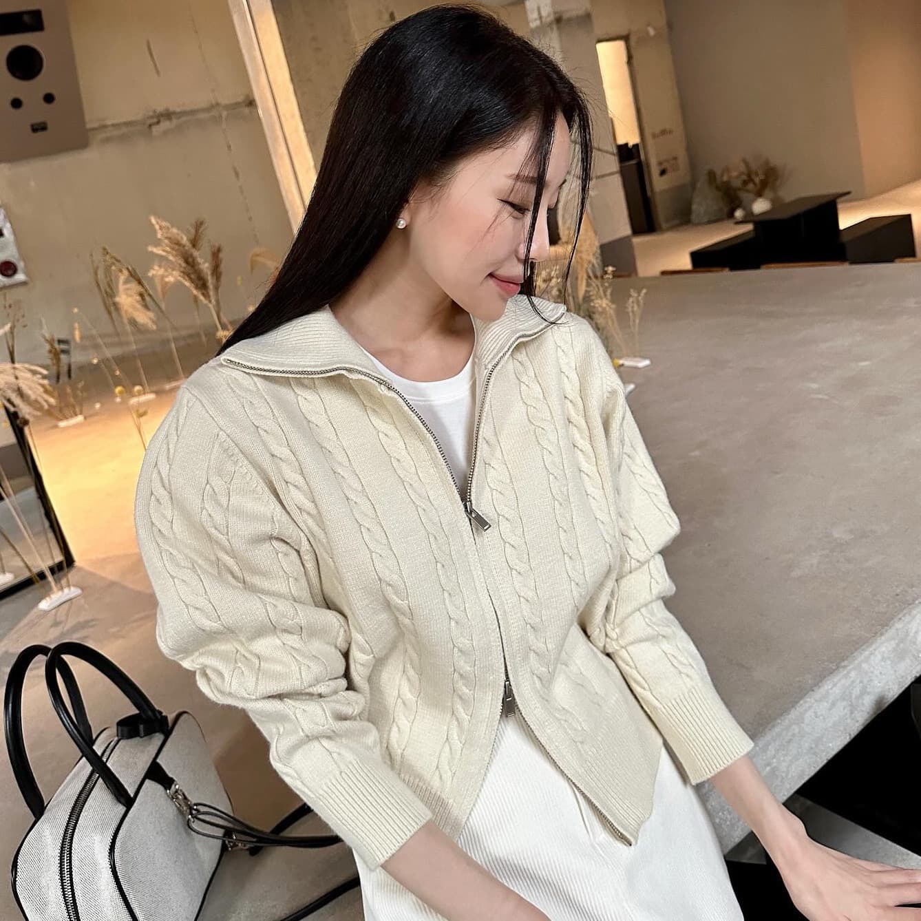 있음 물품 한국 스타일 레트로 품격 스탠드 칼라 루즈핏 캐주얼 긴팔 니트 꽈배기 스웨터 여성 코트 이미지 3