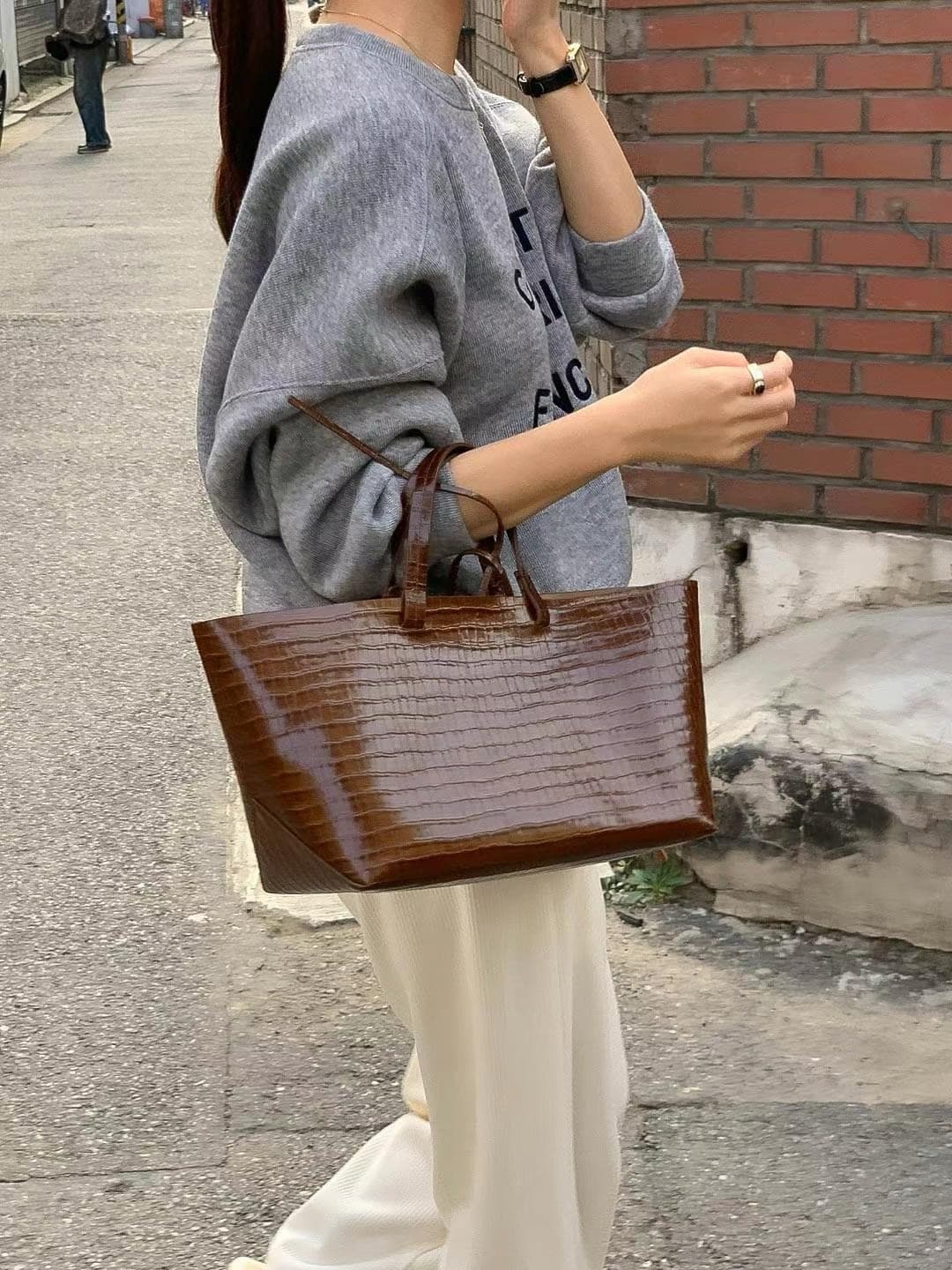재고 있음 한국 chic 레트로 라운드 넥 자수 알파벳 디자인 루즈핏 캐주얼 긴팔 풀오버 스웨트셔츠 여성 상세 이미지 17