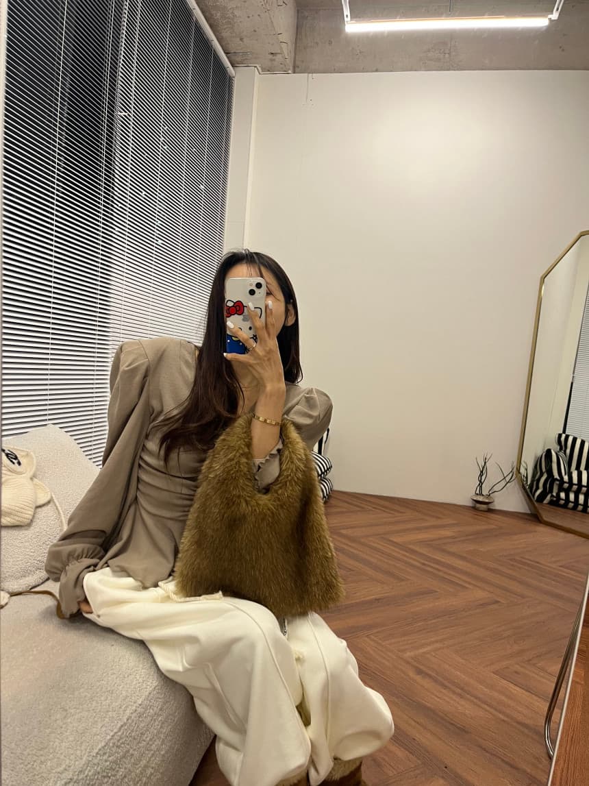 재고 있음 한국 ins 품격 슬림해 보이는 치마 물결무늬 측면 단추 거품 소매 맨위 상세 이미지 25