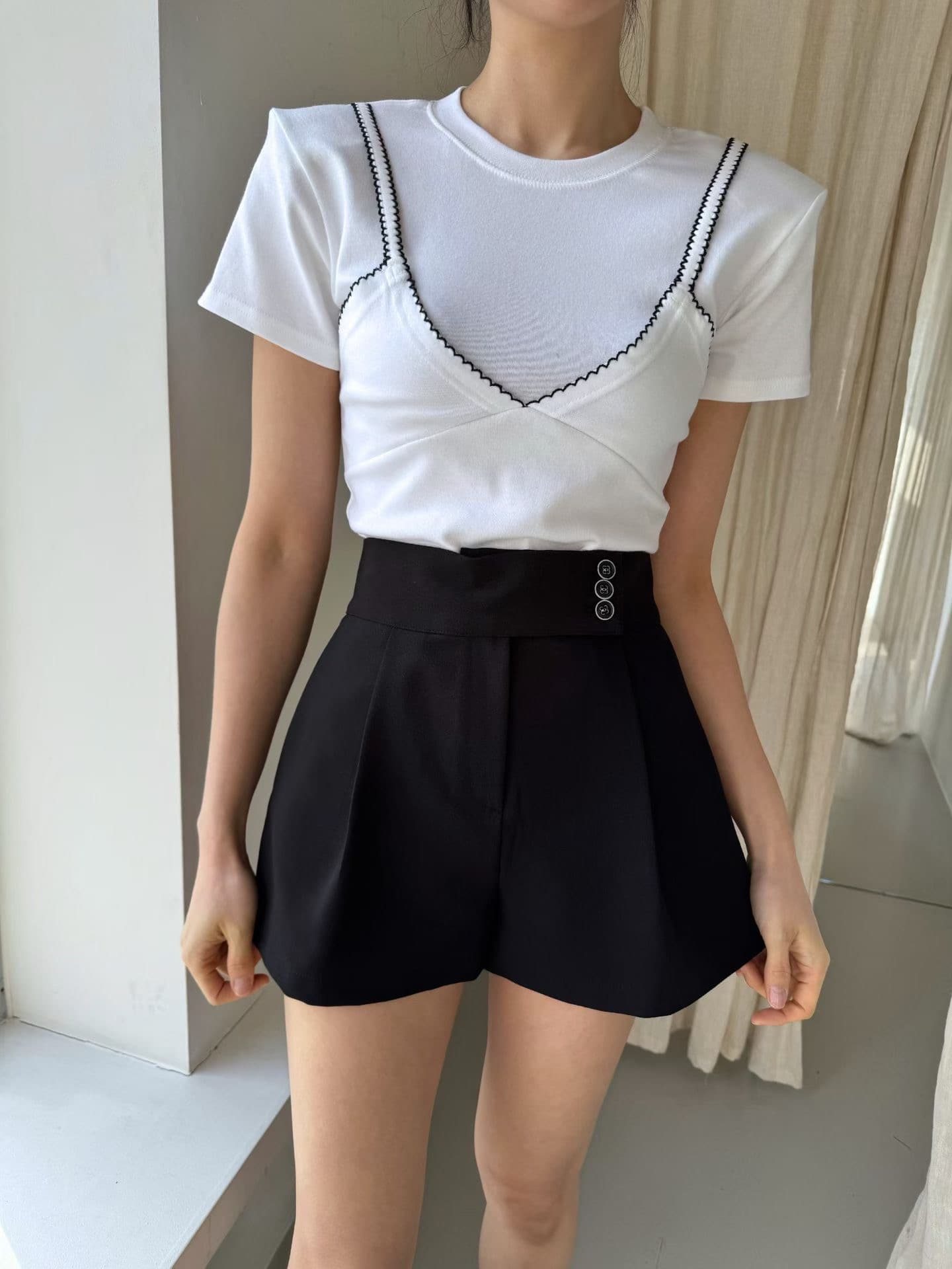 재고 있음 한국 동대문 봄 새로운 한 부서 다용도 단색 페이크 레이어드 반팔 맨위 상세 이미지 4