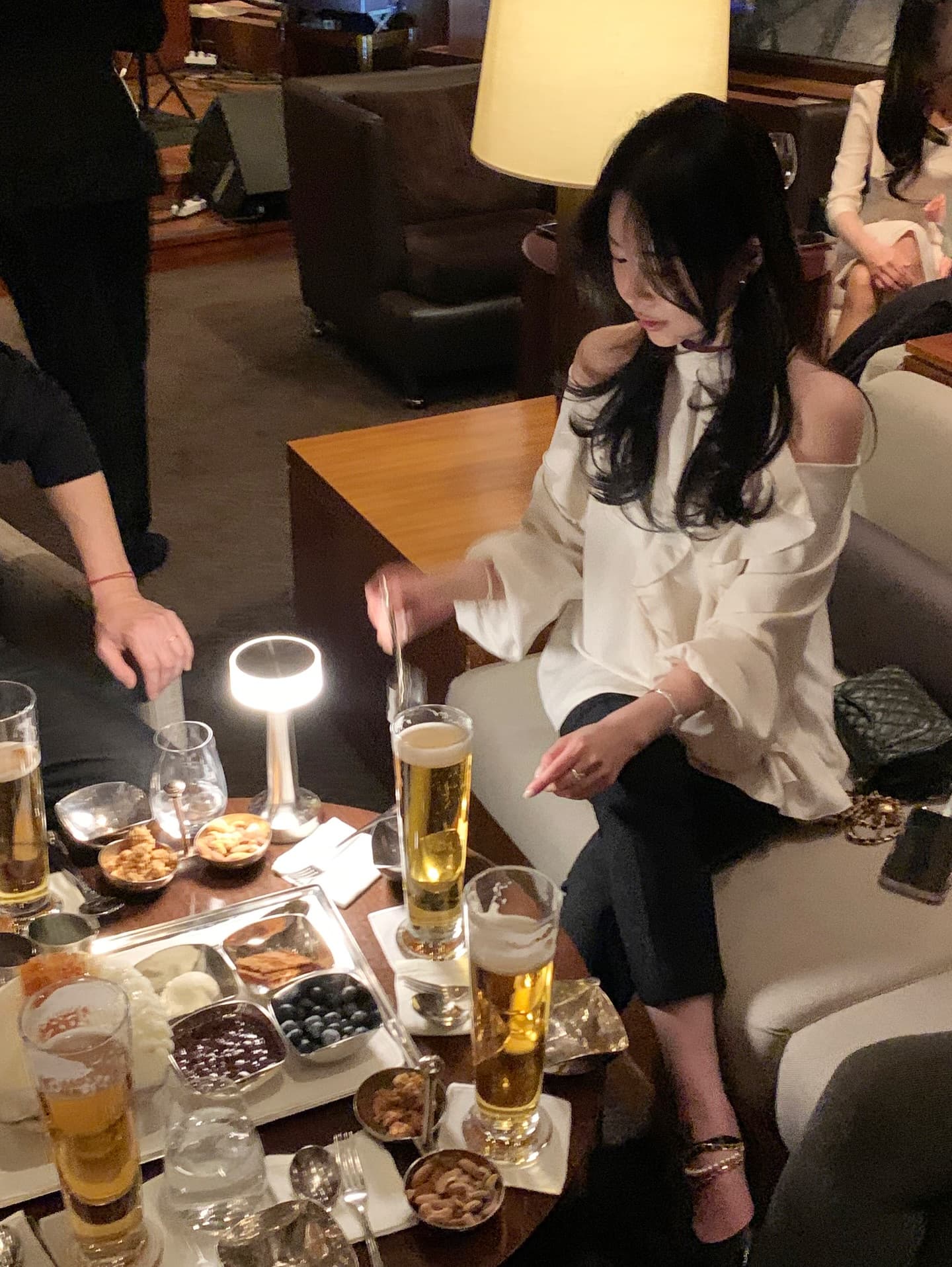프랑스식 부드러운 바람 품격 심장 기계 오프숄더 디자인 섹션 셔츠 상세 이미지 10