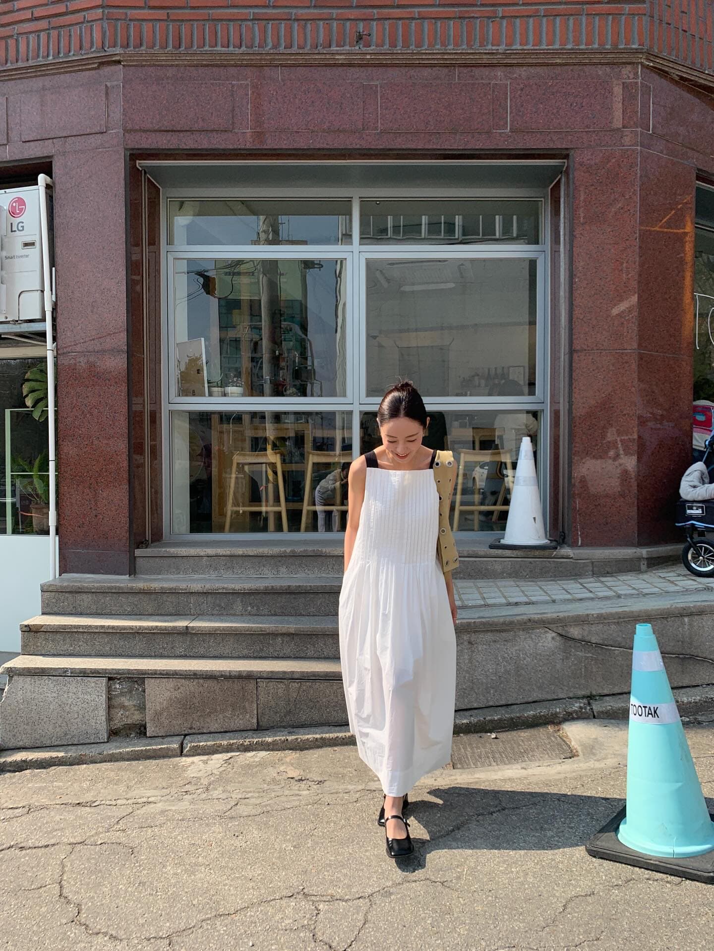 재고 있음 한국 ins 품격 다용도 배색 와이드 어깨끈 주름 디자인 드레스 상세 이미지 9