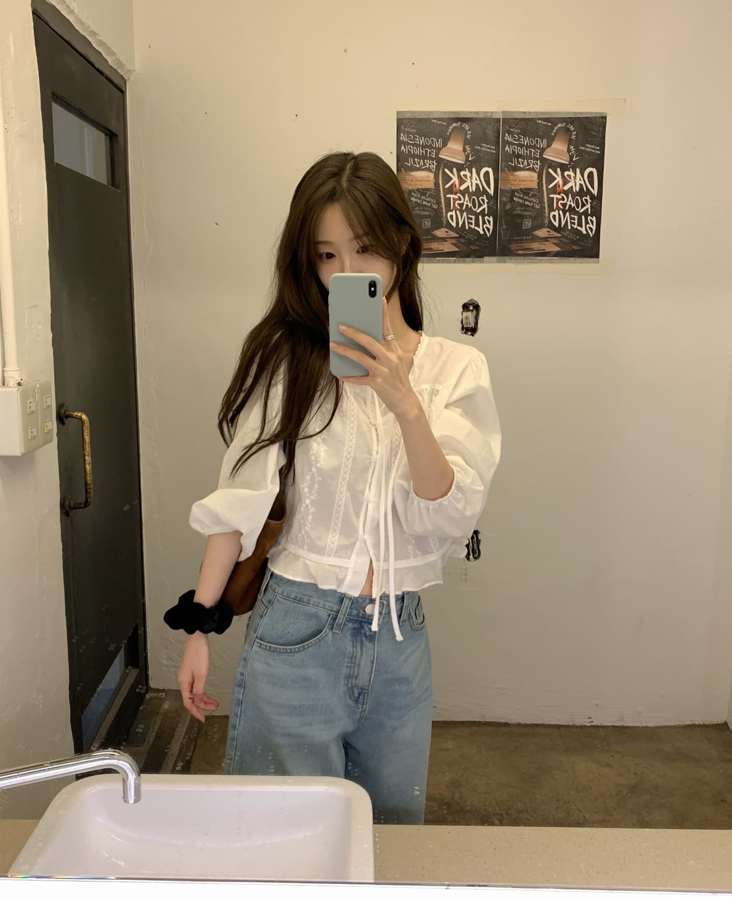 재고 있음 한국 chic 한 부서 달콤함 소녀 자수 홀로우 아웃 레이스업 얇고 가벼운 루즈핏 셔츠 상세 이미지 1