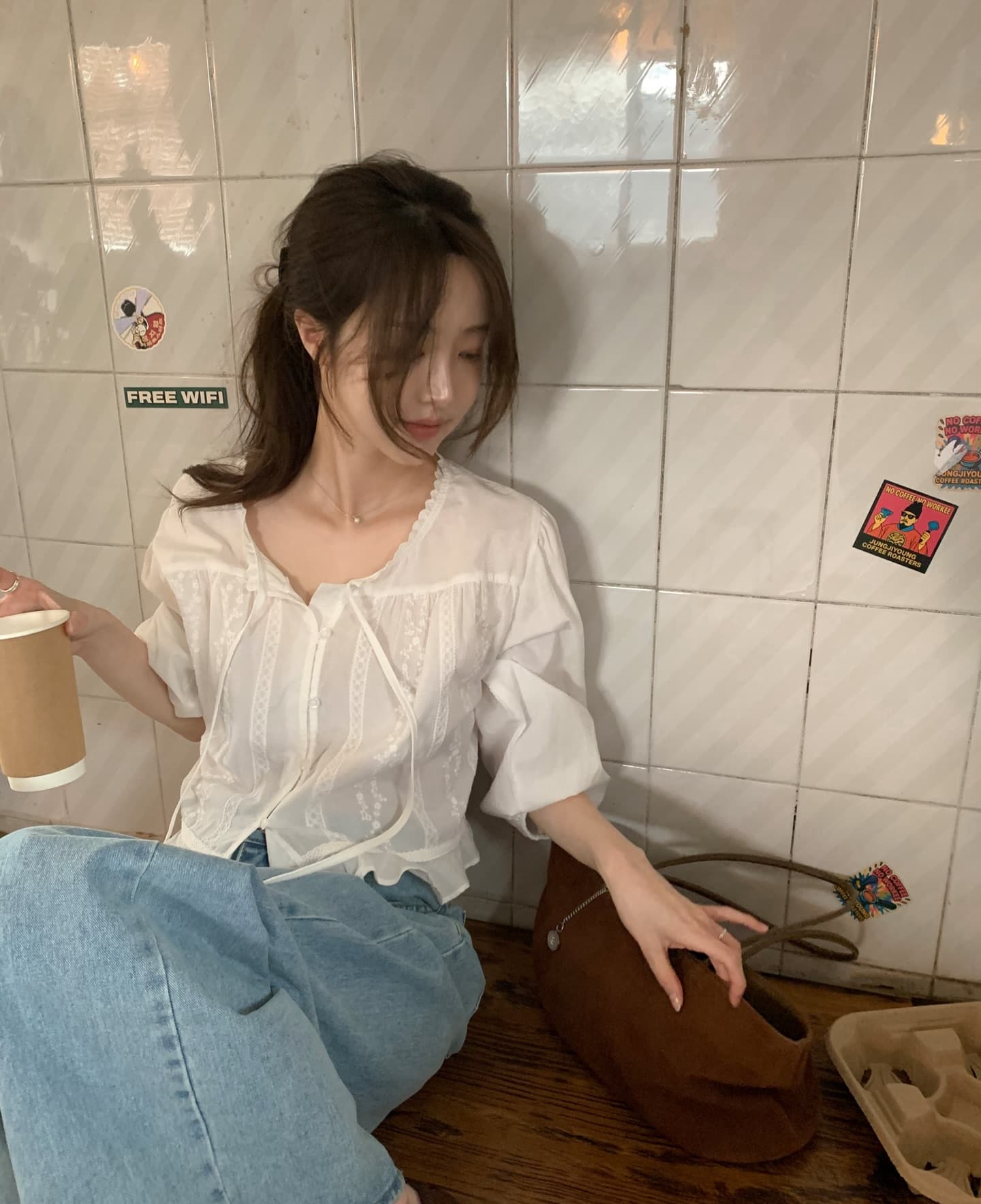 재고 있음 한국 chic 한 부서 달콤함 소녀 자수 홀로우 아웃 레이스업 얇고 가벼운 루즈핏 셔츠 상세 이미지 4