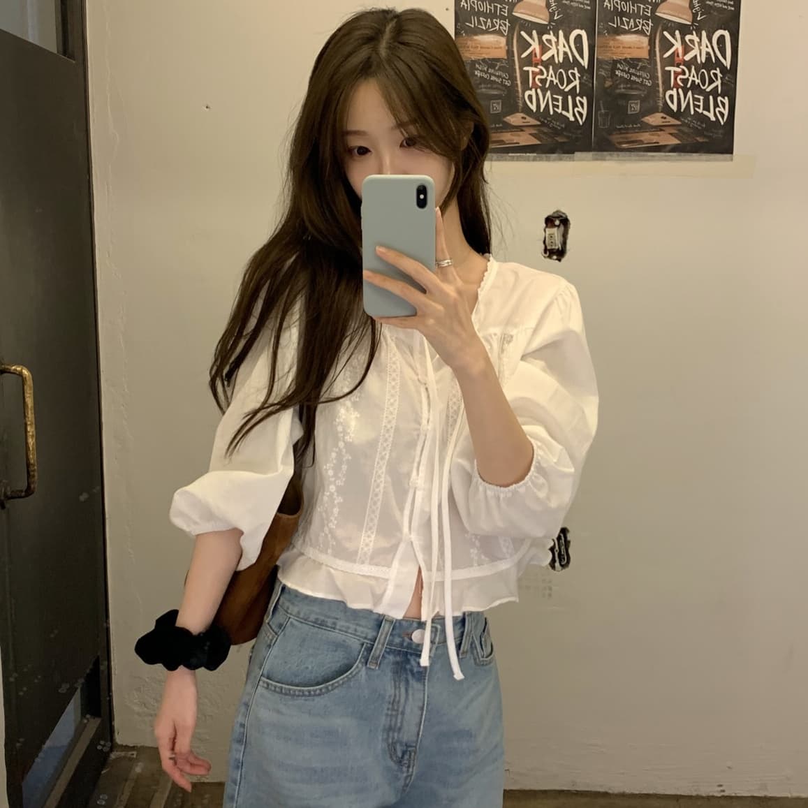 재고 있음 한국 chic 한 부서 달콤함 소녀 자수 홀로우 아웃 레이스업 얇고 가벼운 루즈핏 셔츠 이미지 3