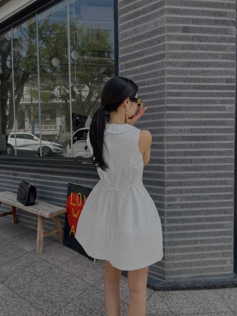 재고 있음 한국 ins 달콤한 스타일 화이트 베이비 칼라 조끼 여성 드레스 봄 여름 허리 수축 슬림해 보이는 A라인 스커트 상세 이미지 17