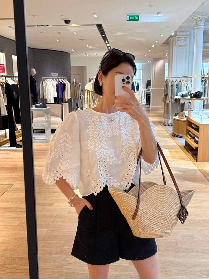 재고 있음 프랑스식 작은 대중 새로운 무거운 작업 홀로우 아웃 피닉스 꼬리 홀로우 아웃 자수 라운드 넥 불규칙 밑단 셔츠 상세 이미지 1