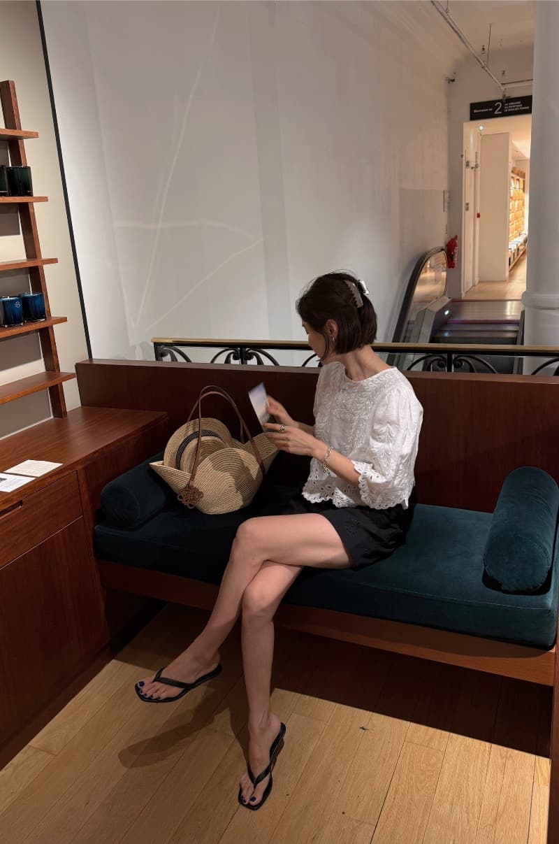 재고 있음 프랑스식 작은 대중 새로운 무거운 작업 홀로우 아웃 피닉스 꼬리 홀로우 아웃 자수 라운드 넥 불규칙 밑단 셔츠 상세 이미지 5