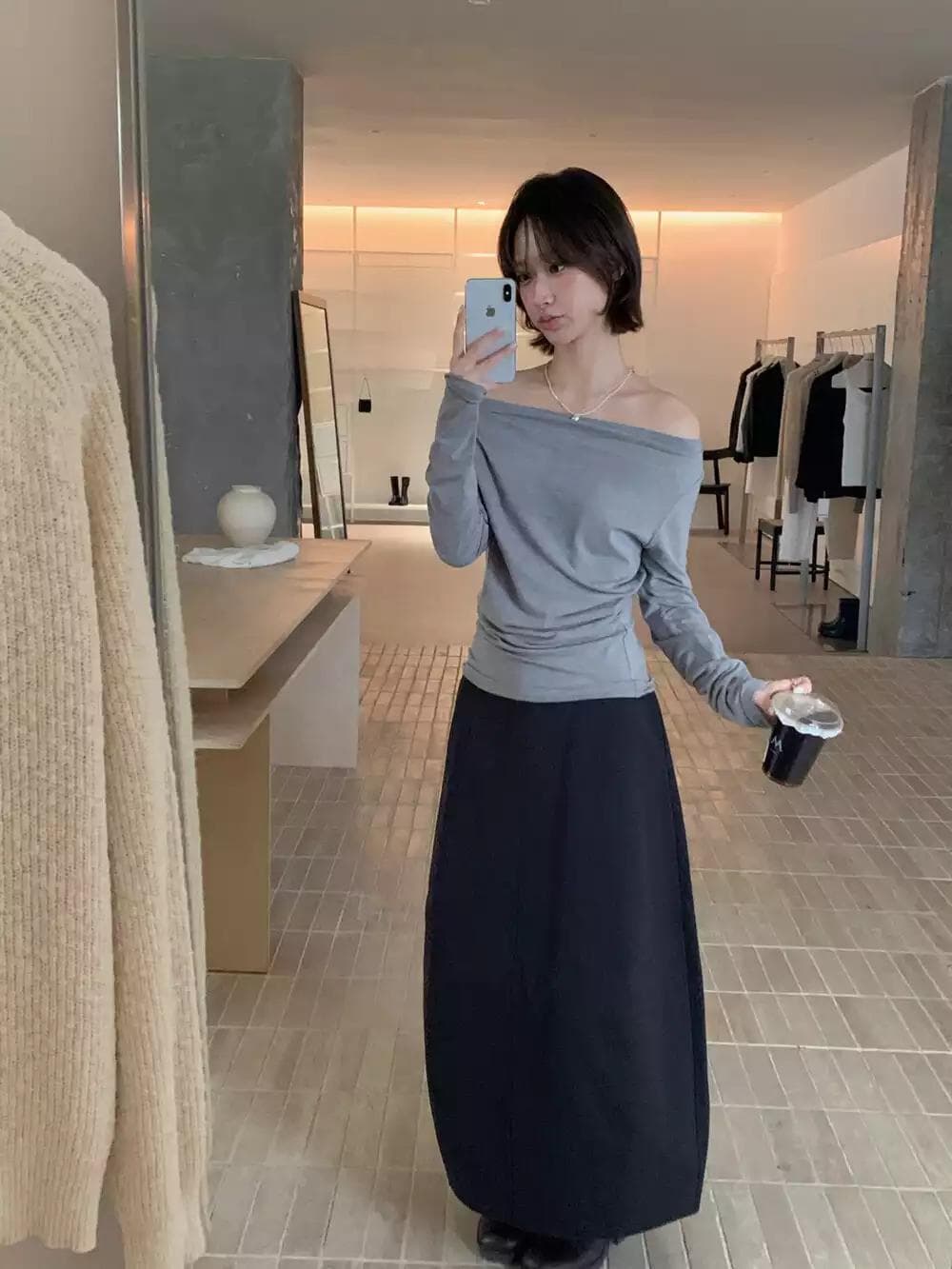 재고 있음 미니멀리즘 한 부서 품격 비스듬한 어깨 둘 착용 슬림해 보이는 긴팔 티셔츠 이미지 3