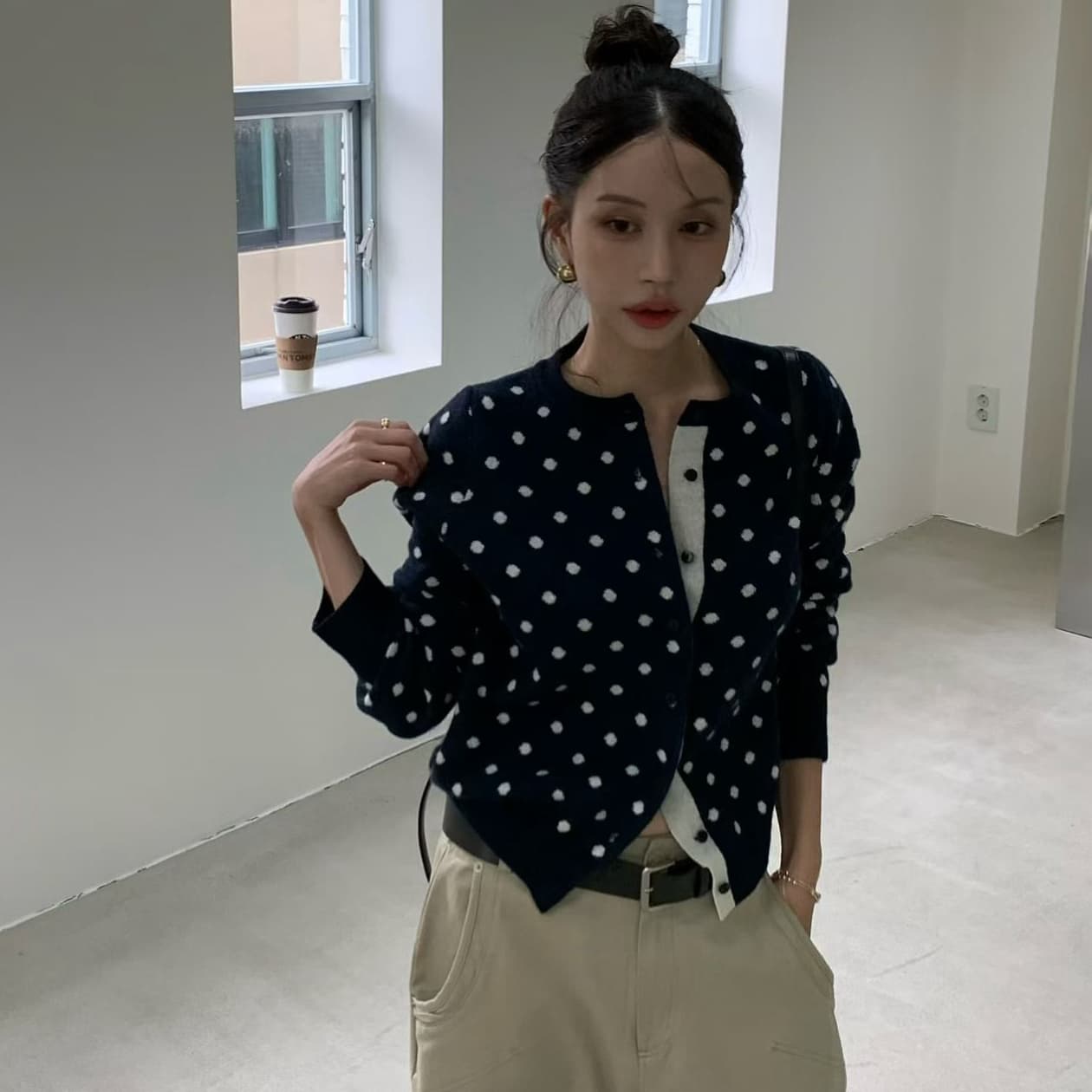 패션 품격 다용도 도트 무늬 니트 오픈 가디건 이미지 2