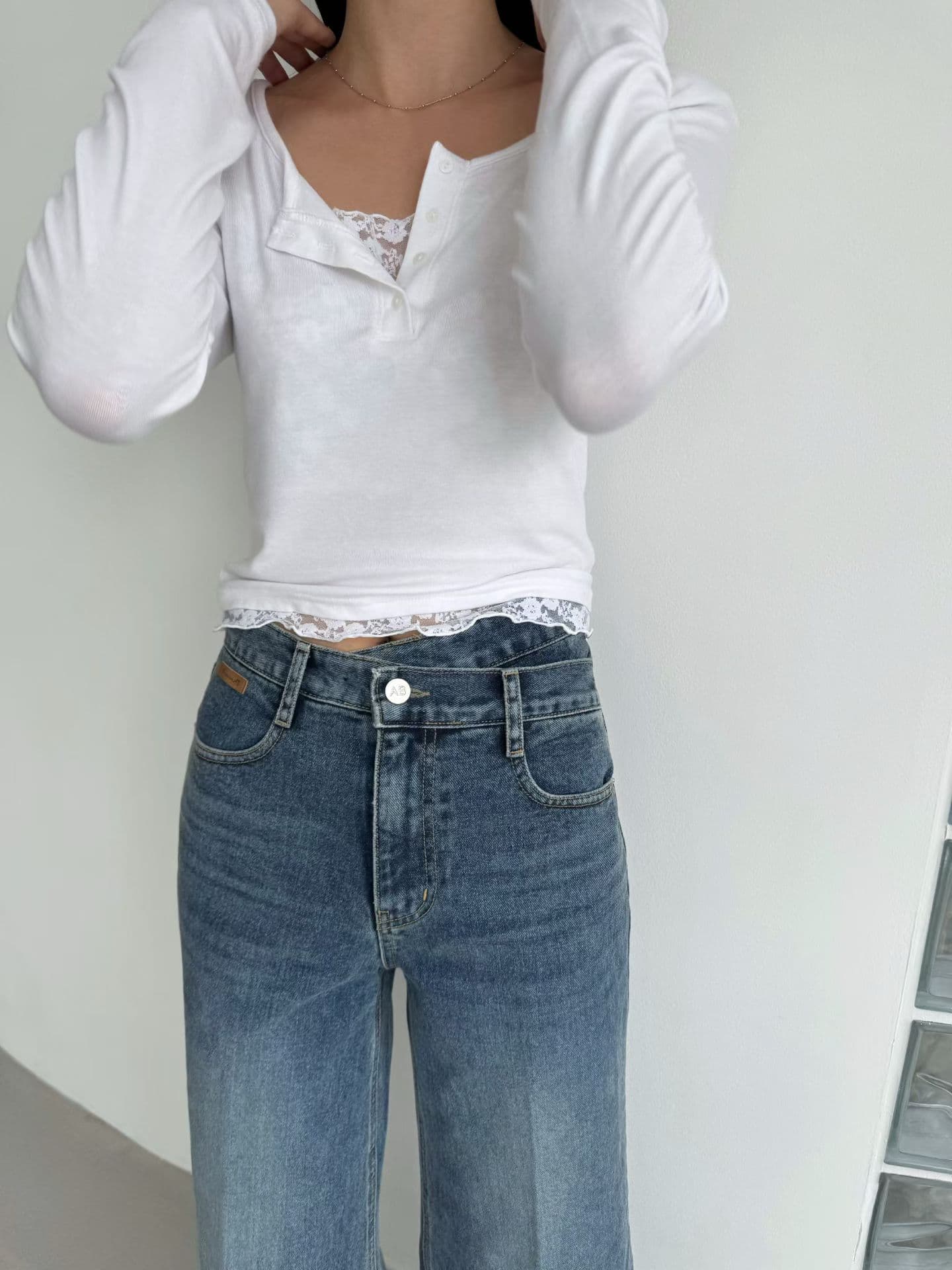 한국 ins 반 개방 칼라 단추 레이스 페이크 레이어드 긴팔 티셔츠 얇은 스타일 태양 보호 셔츠 한 부서 V넥 블라우스 맨위 상세 이미지 2