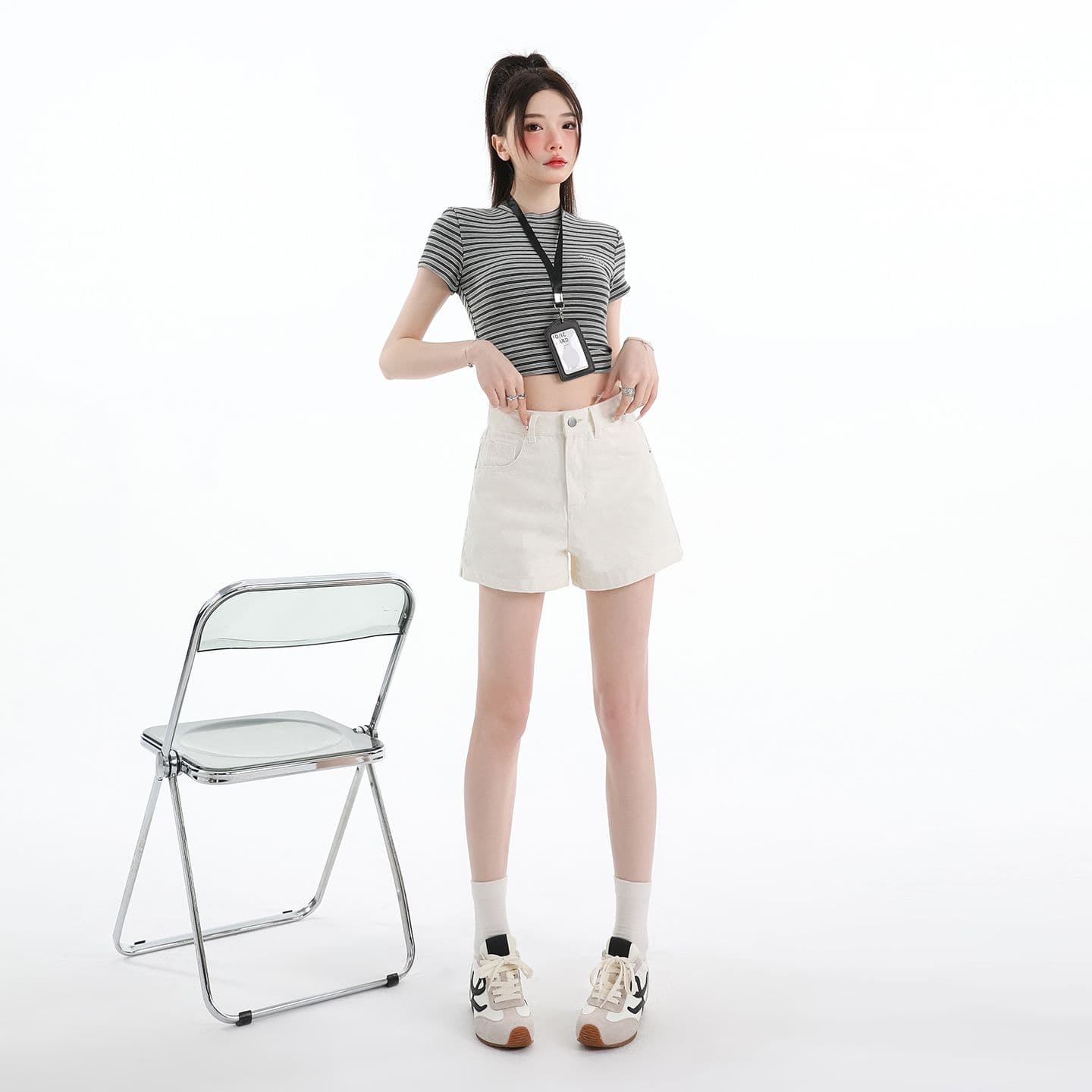실사 2026 년 여름 새로운 미니멀리즘 화이트 하이웨이스트 데님 반바지 여성 루즈핏 슬림해 보이는 한 마디 핏 스타일 이미지 4