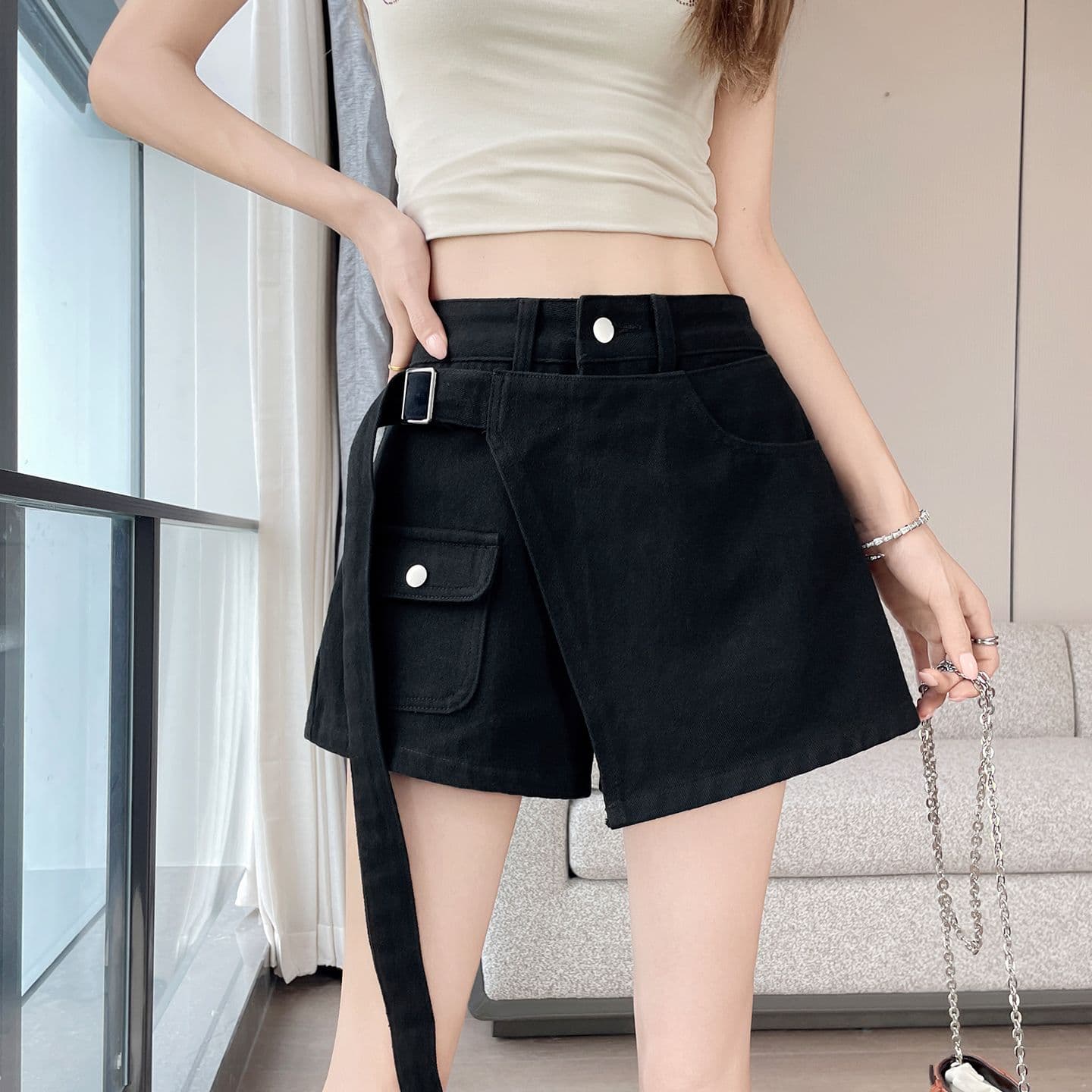 실사 여름 검정색 페이크 레이어드 데님 반바지 여성 새로운 불규칙 하이웨이스트 슬림해 보이는 한 마디 뜨거운 바지 트렌디 이미지 2