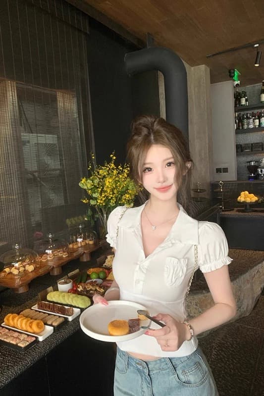 화이트 거품 소매 POLO 칼라 셔츠 맨위 여성 디자인 센스 몸매 가꾸기 달콤함 티셔츠 반팔 셔츠 여름 새로운 이미지 7