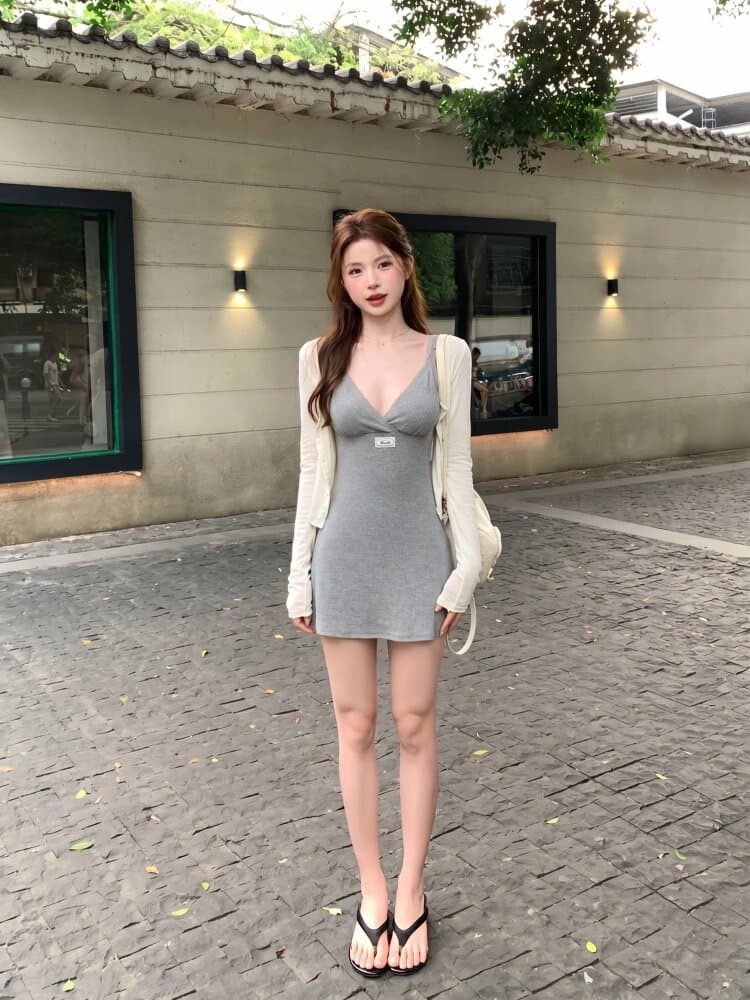 화이트 워터 여성 miu 부서 아름다움 세트 그룹 V넥 캐미솔 레이스 여성 드레스 여름 감기 바람 구덩이 기사 맨위 상세 이미지 5