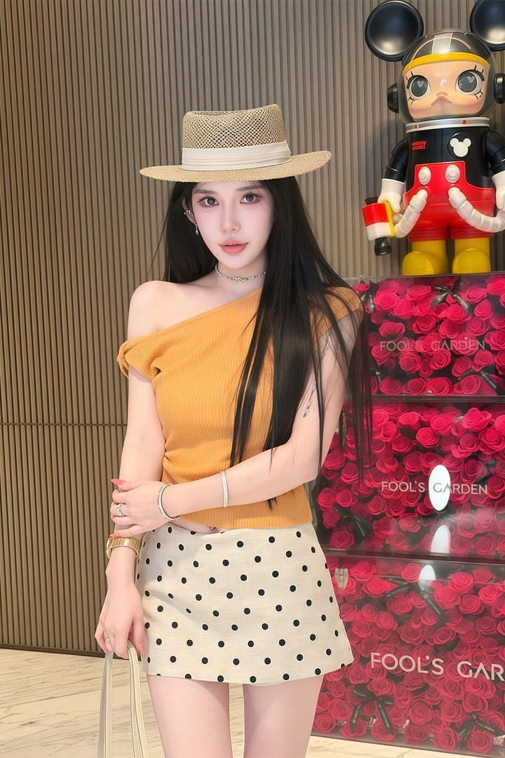 한 부서 비스듬한 어깨 오프숄더 반팔 티셔츠 여성 여름 새로운 몸매 가꾸기 슬림해 보이는 비틀림 디자인 센스 고유 한 Chic 맨위 이미지 7
