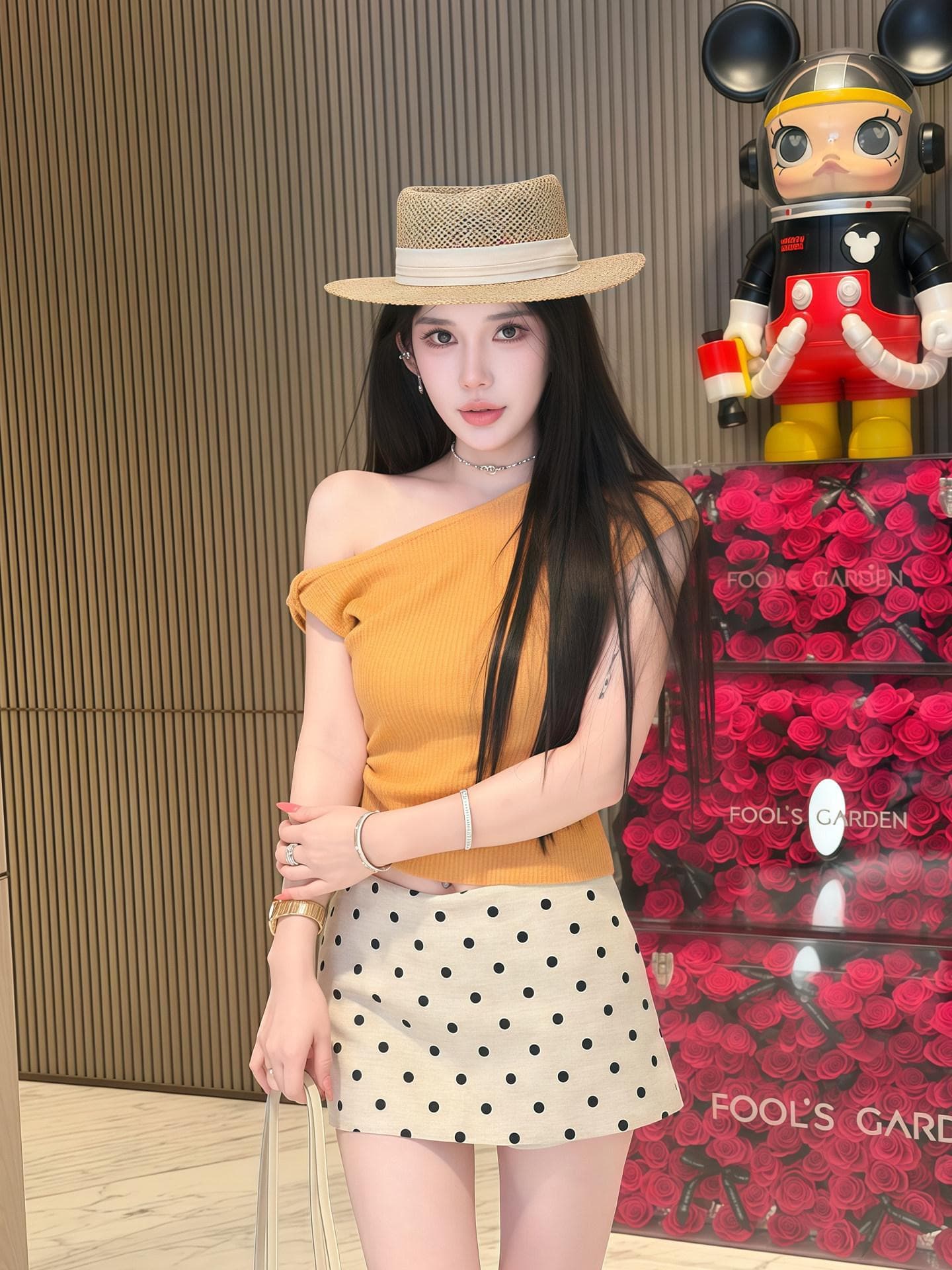 한 부서 비스듬한 어깨 오프숄더 반팔 티셔츠 여성 여름 새로운 몸매 가꾸기 슬림해 보이는 비틀림 디자인 센스 고유 한 Chic 맨위 상세 이미지 1
