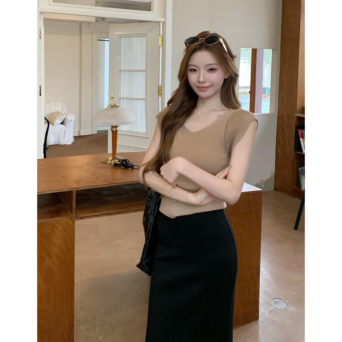 순수한 욕망 달콤한 핫걸 V넥 구덩이 기사 니트 스웨터 여성 2026 여름 새로운 몸매 가꾸기 고급 센스 다용도 반팔 맨위 상세 이미지 11