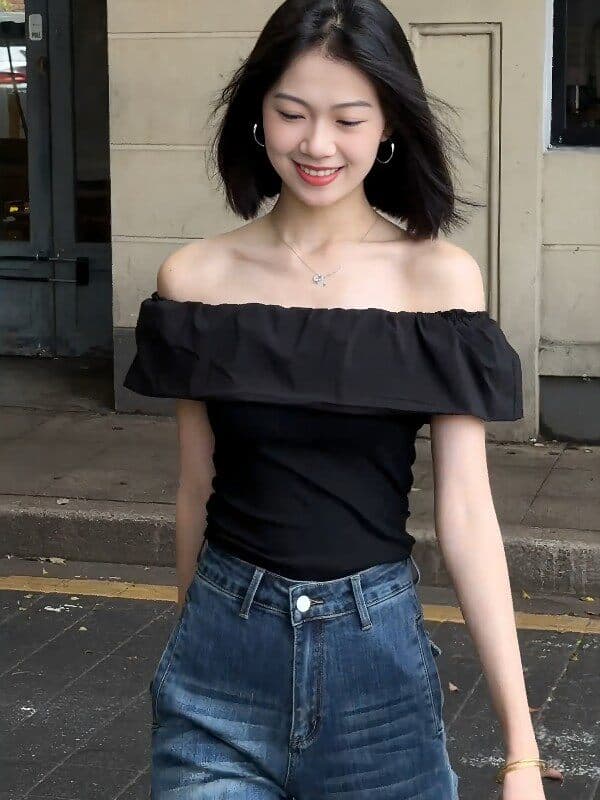 프랑스식 달콤한 매운맛 바람 검정색 오프숄더 프릴 티셔츠 여성 의류 여름 몸매 가꾸기 디자인 센스 오프숄더 쇼트 스타일 맨위