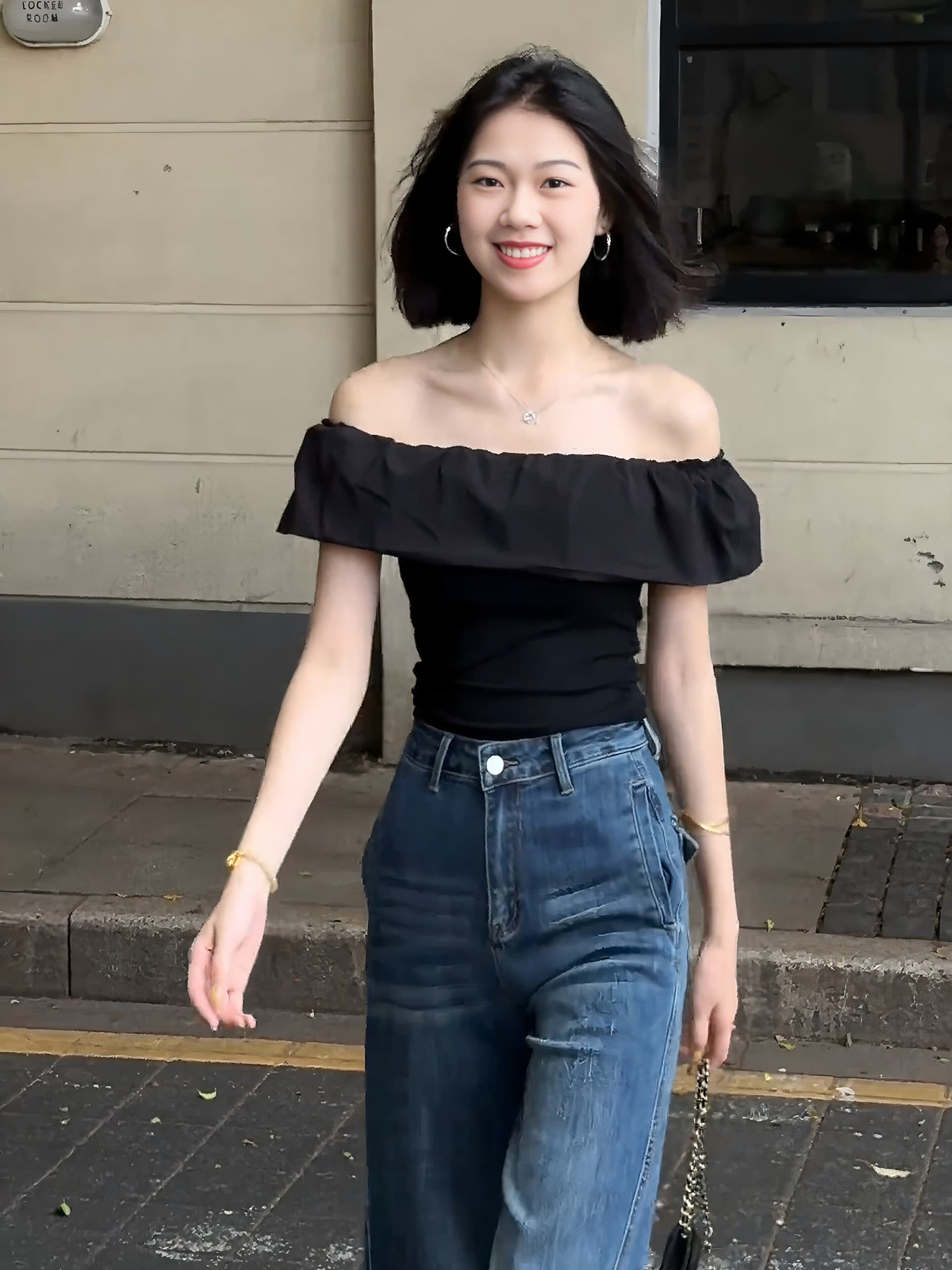 프랑스식 달콤한 매운맛 바람 검정색 오프숄더 프릴 티셔츠 여성 의류 여름 몸매 가꾸기 디자인 센스 오프숄더 쇼트 스타일 맨위 상세 이미지 1