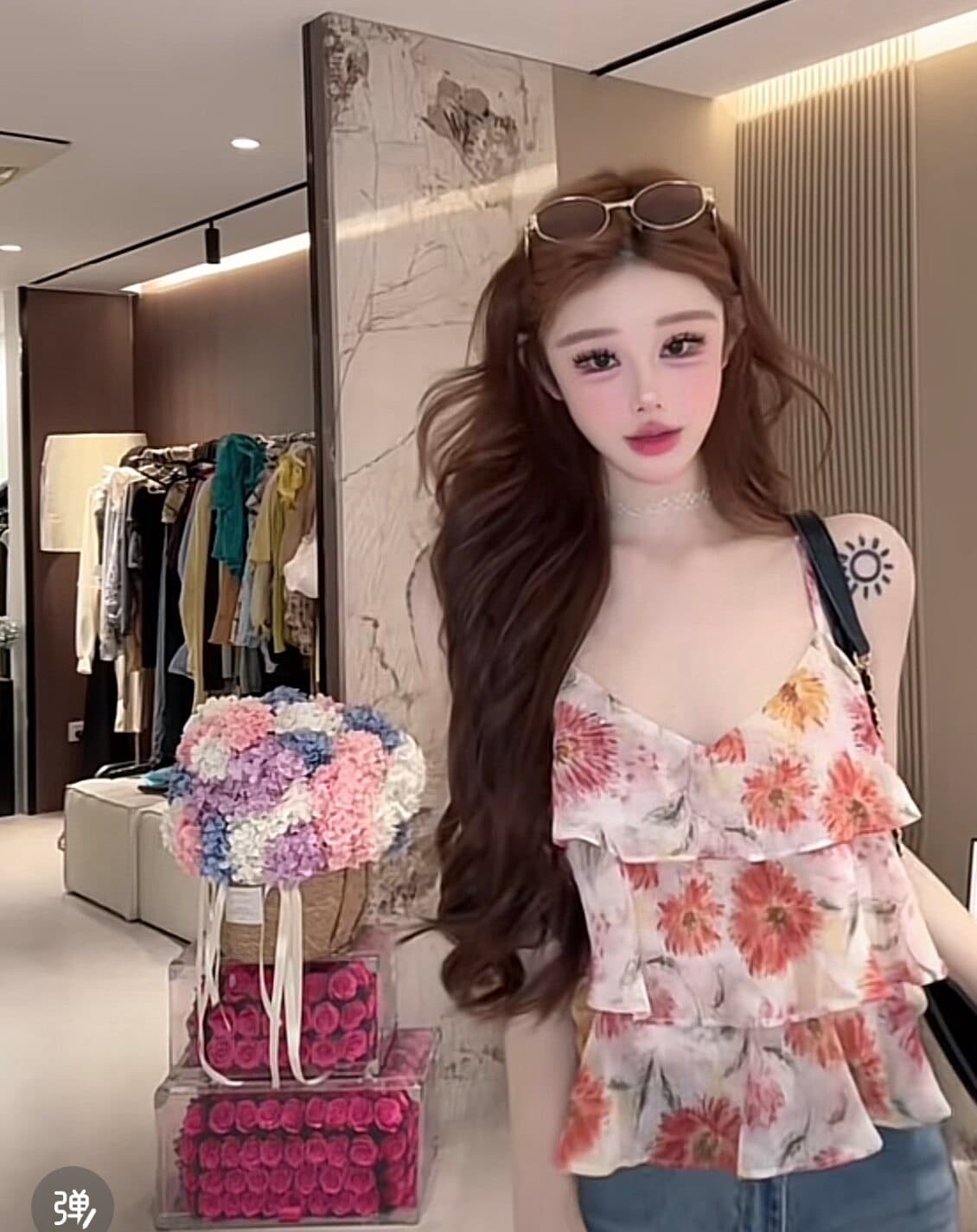 2026 여름 새로운 레트로 V넥 허리 수축 슬림해 보이는 꽃무늬 조끼 맨위 조류 소녀 슬림해 보이는 세련된 품격 슬립 이미지 5